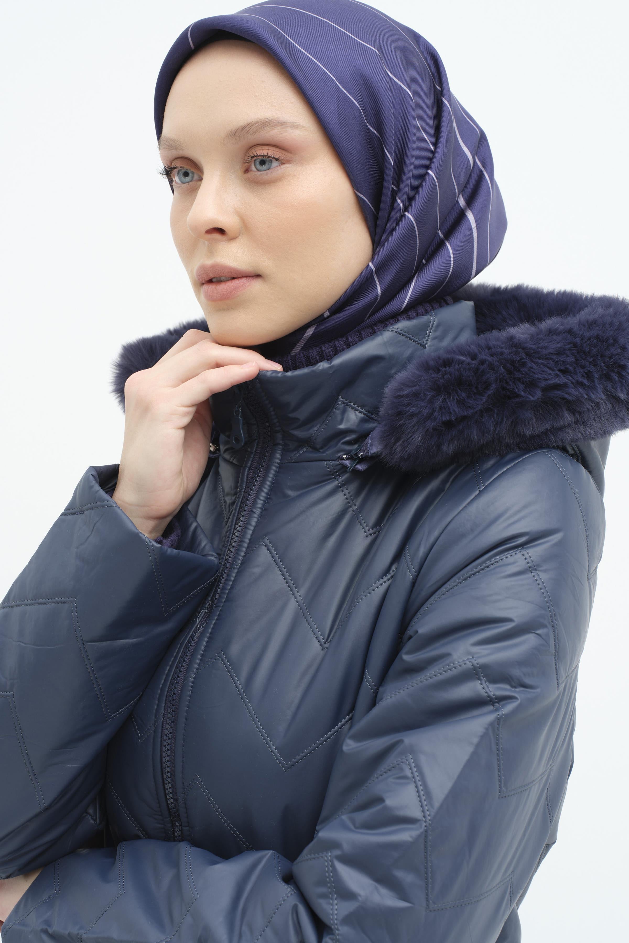 Kapüşonu Kürklü Kapitone Kaban - İndigo TUGBA