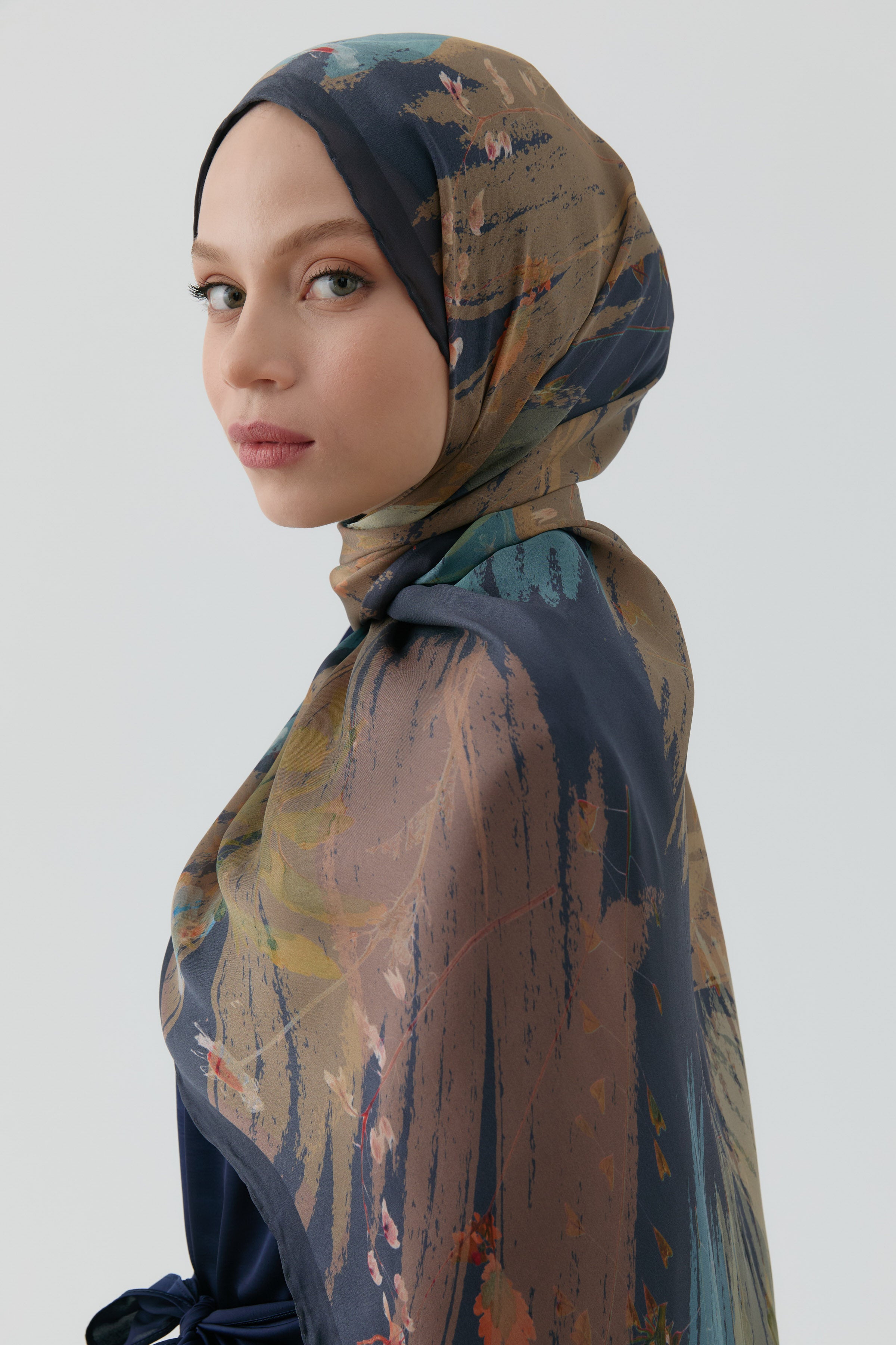 Kardelen Şifon İpek Şal - Lacivert TUGBA