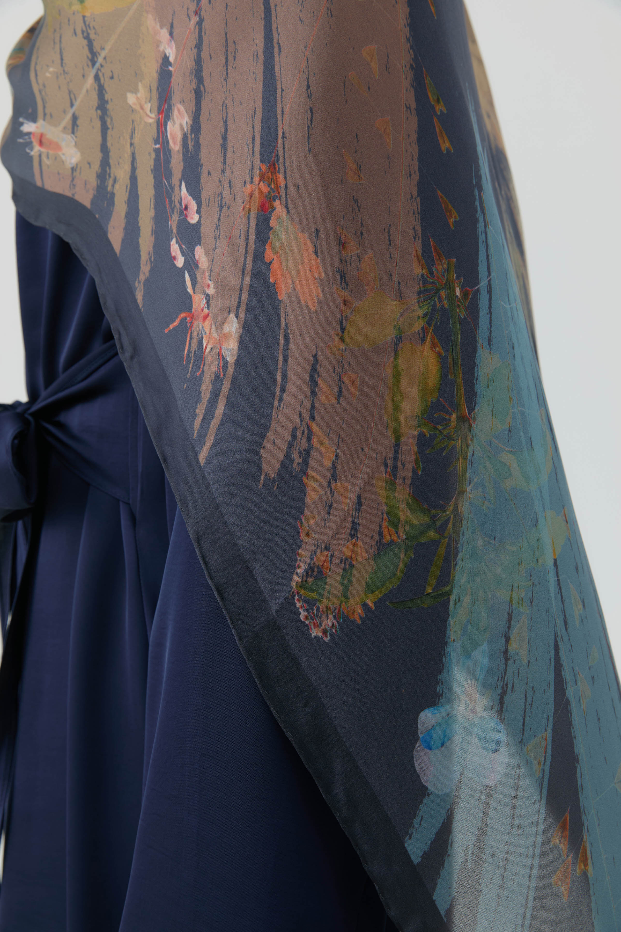 Kardelen Şifon İpek Şal - Lacivert TUGBA