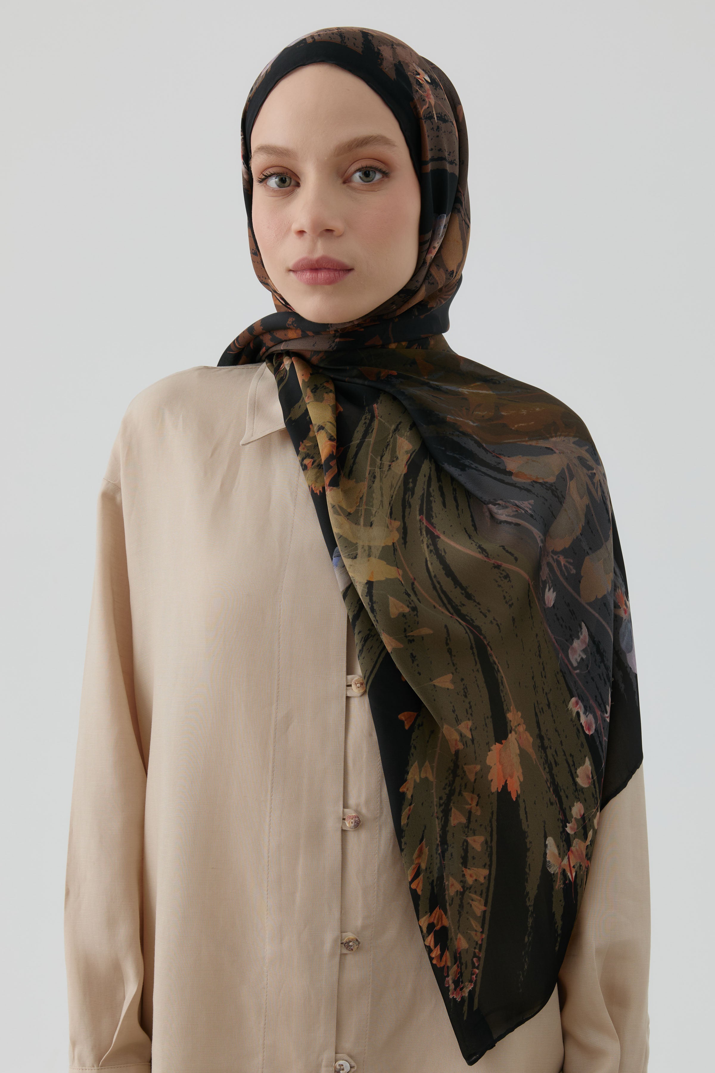 Kardelen Şifon İpek Şal - Siyah TUGBA