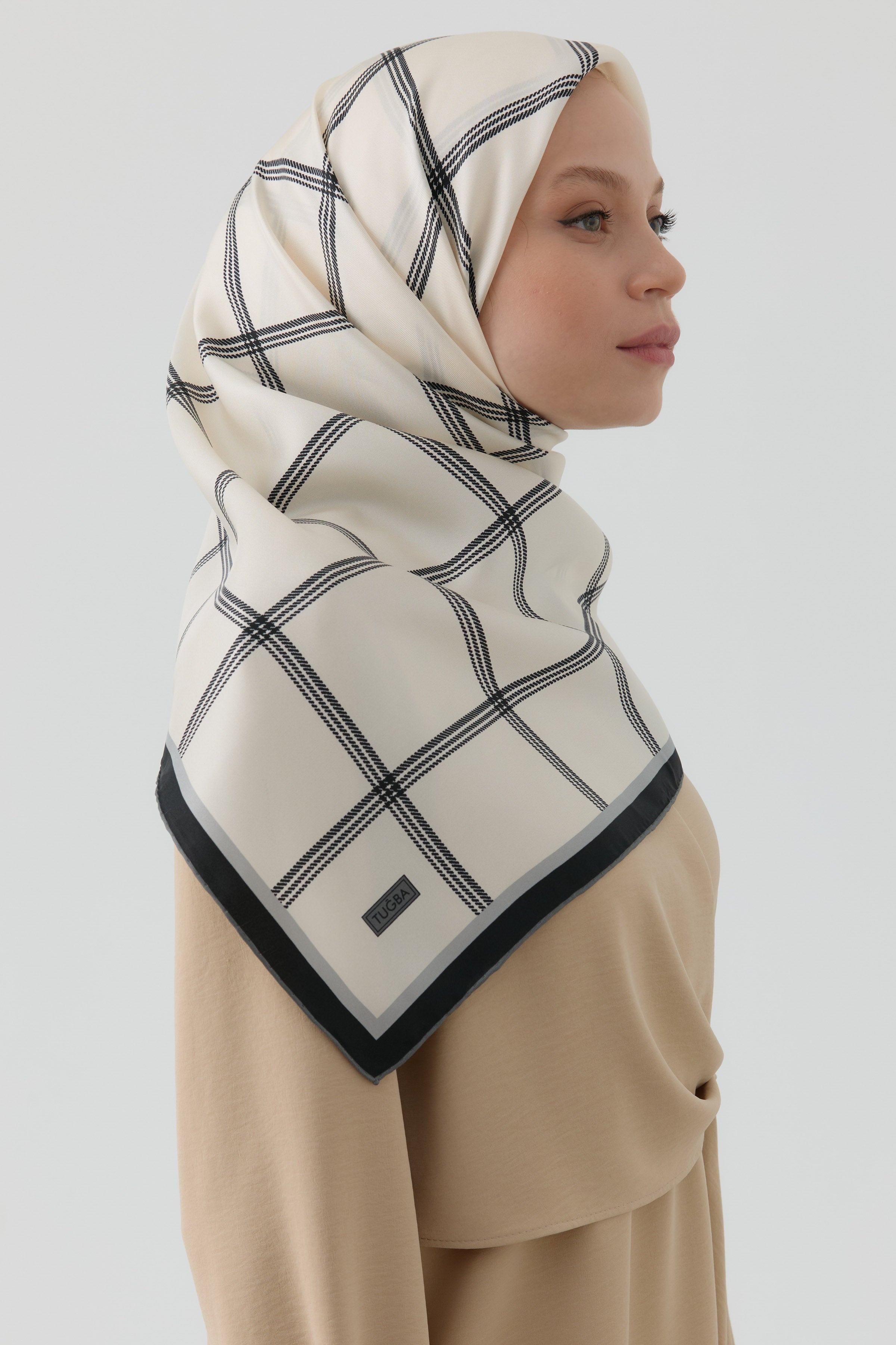 Kare Çizgi Desenli Twill İpek Eşarp - Beyaz TUGBA