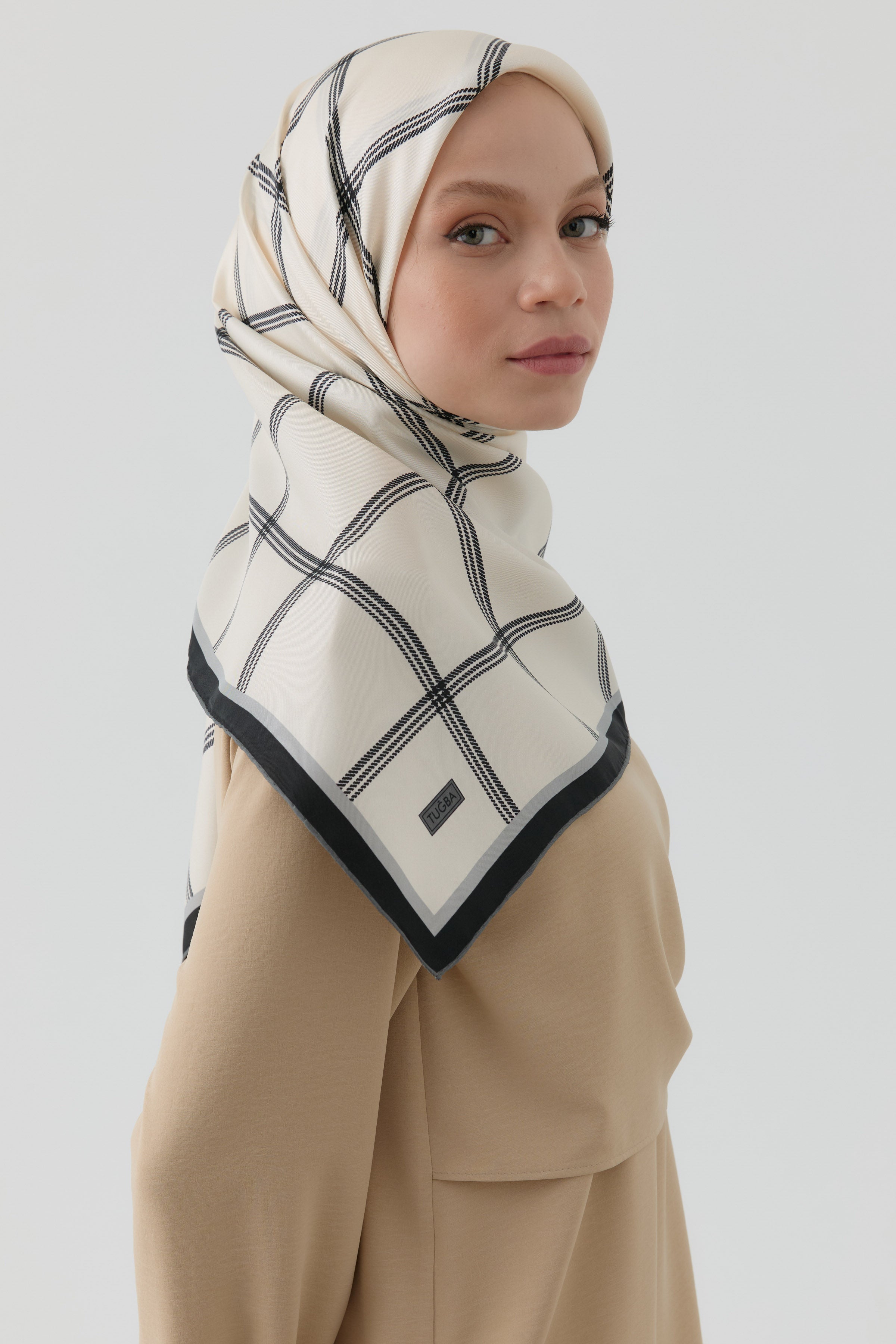 Kare Çizgi Desenli Twill İpek Eşarp - Beyaz TUGBA