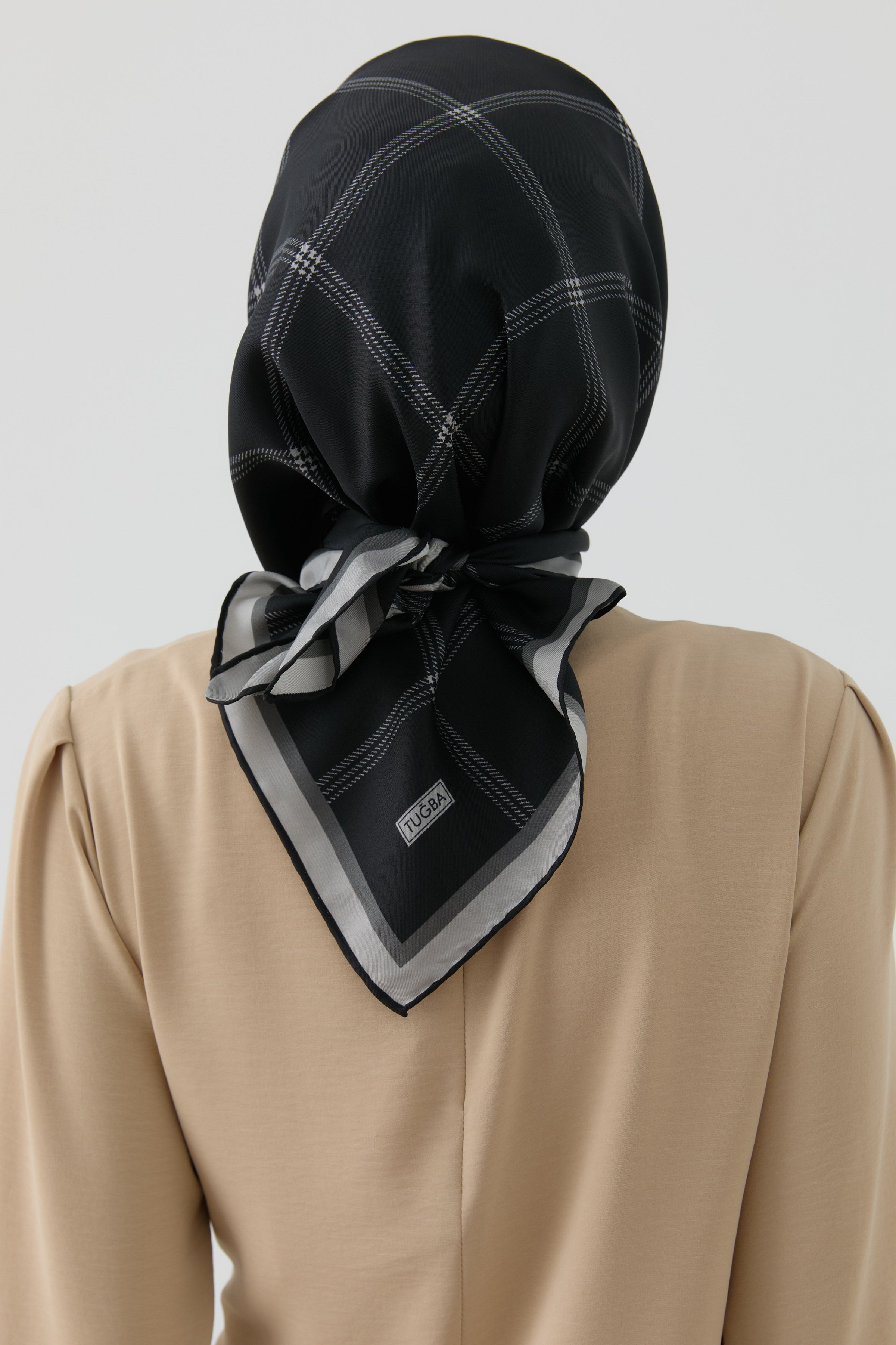Kare Çizgi Desenli Twill İpek Eşarp - Siyah TUGBA