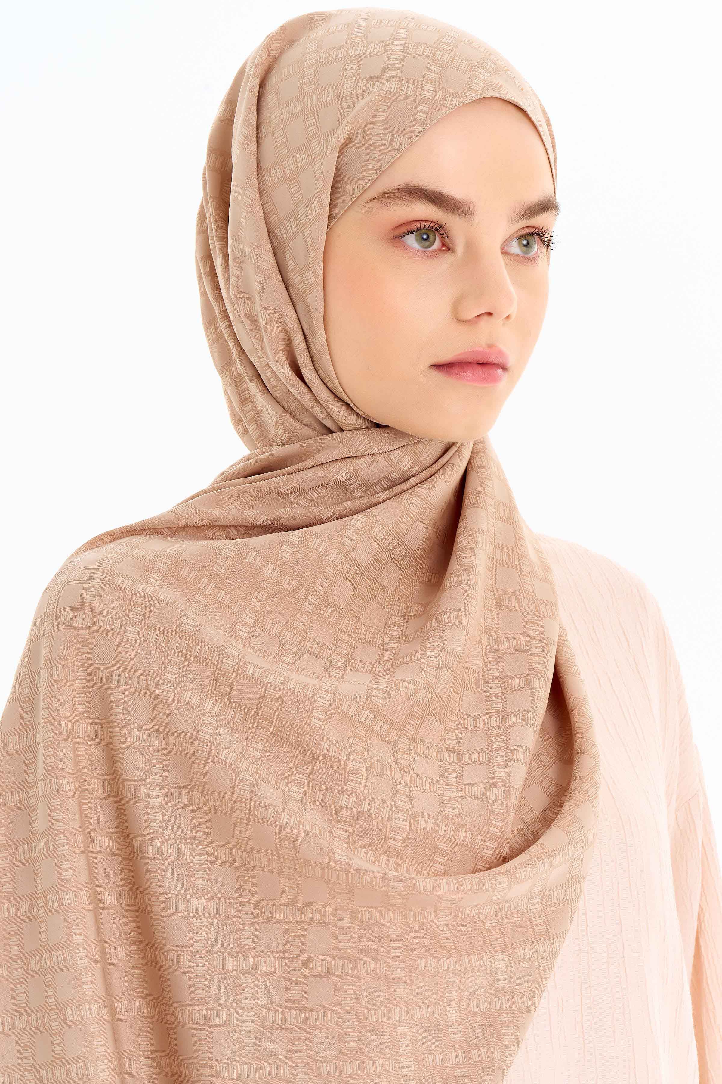 Kare Desen Capri Şal - Vizon TUGBA