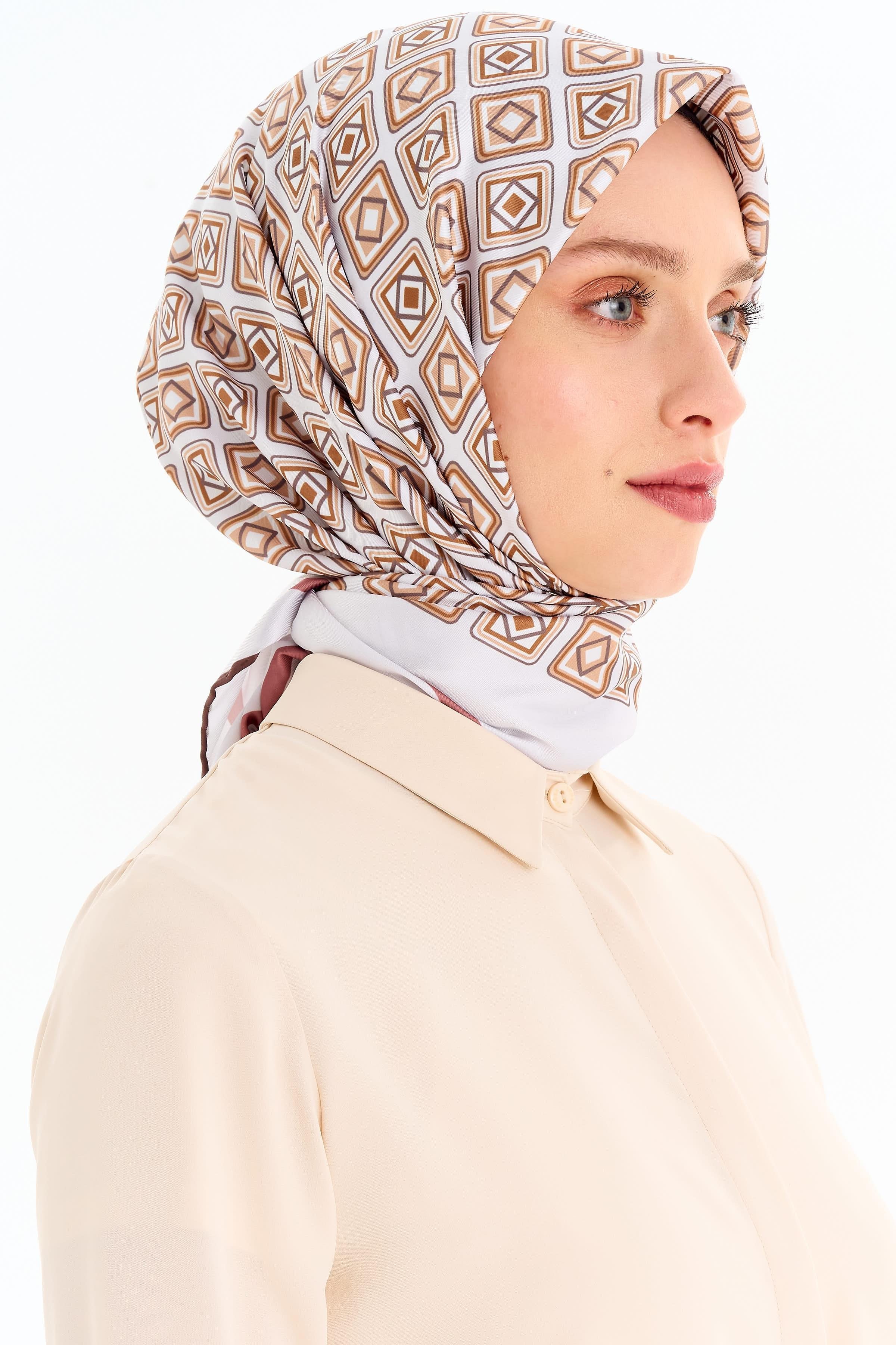 Karesel Desenli Stil Eşarp - Bej TUGBA