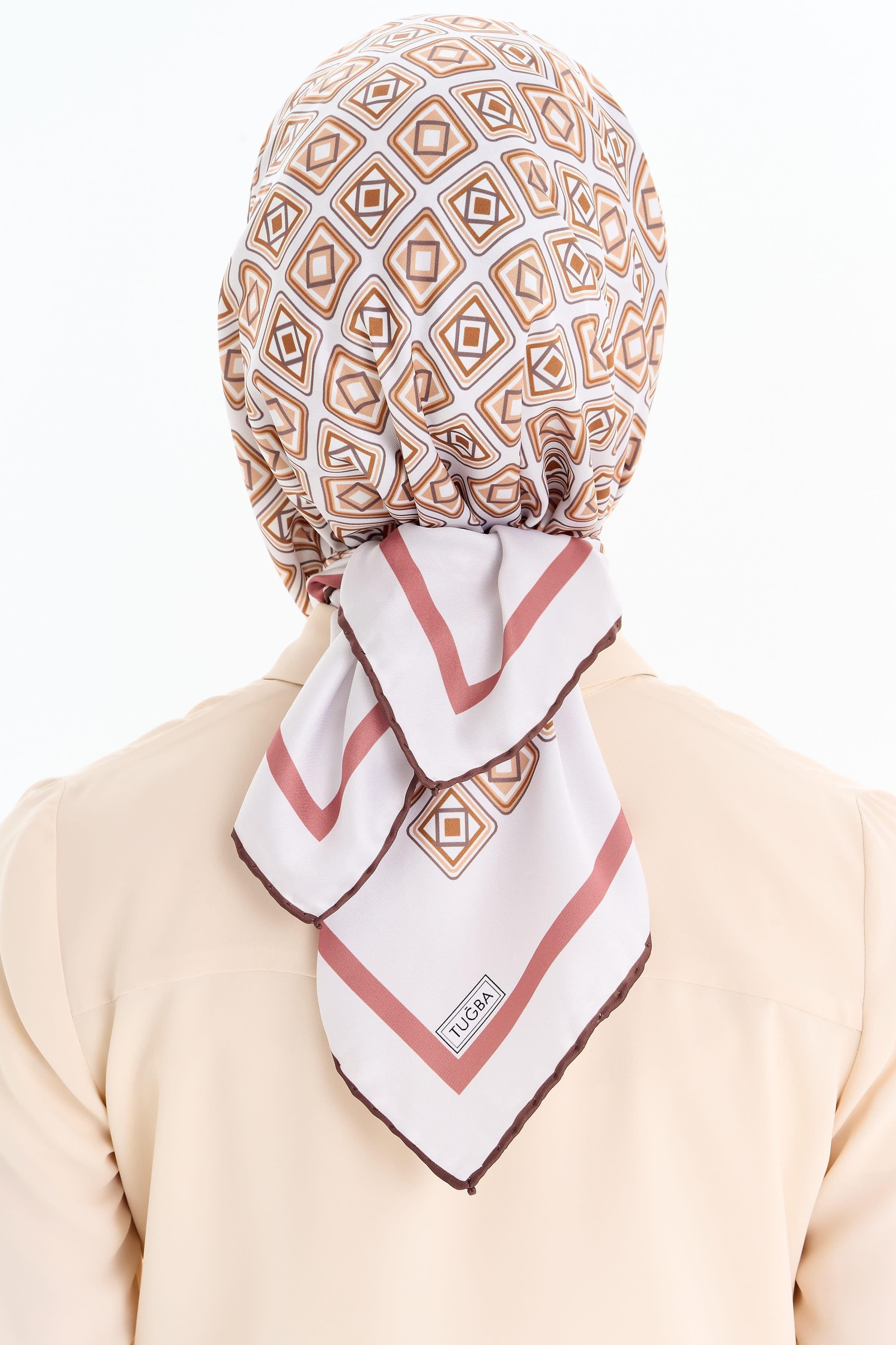 Karesel Desenli Stil Eşarp - Bej TUGBA