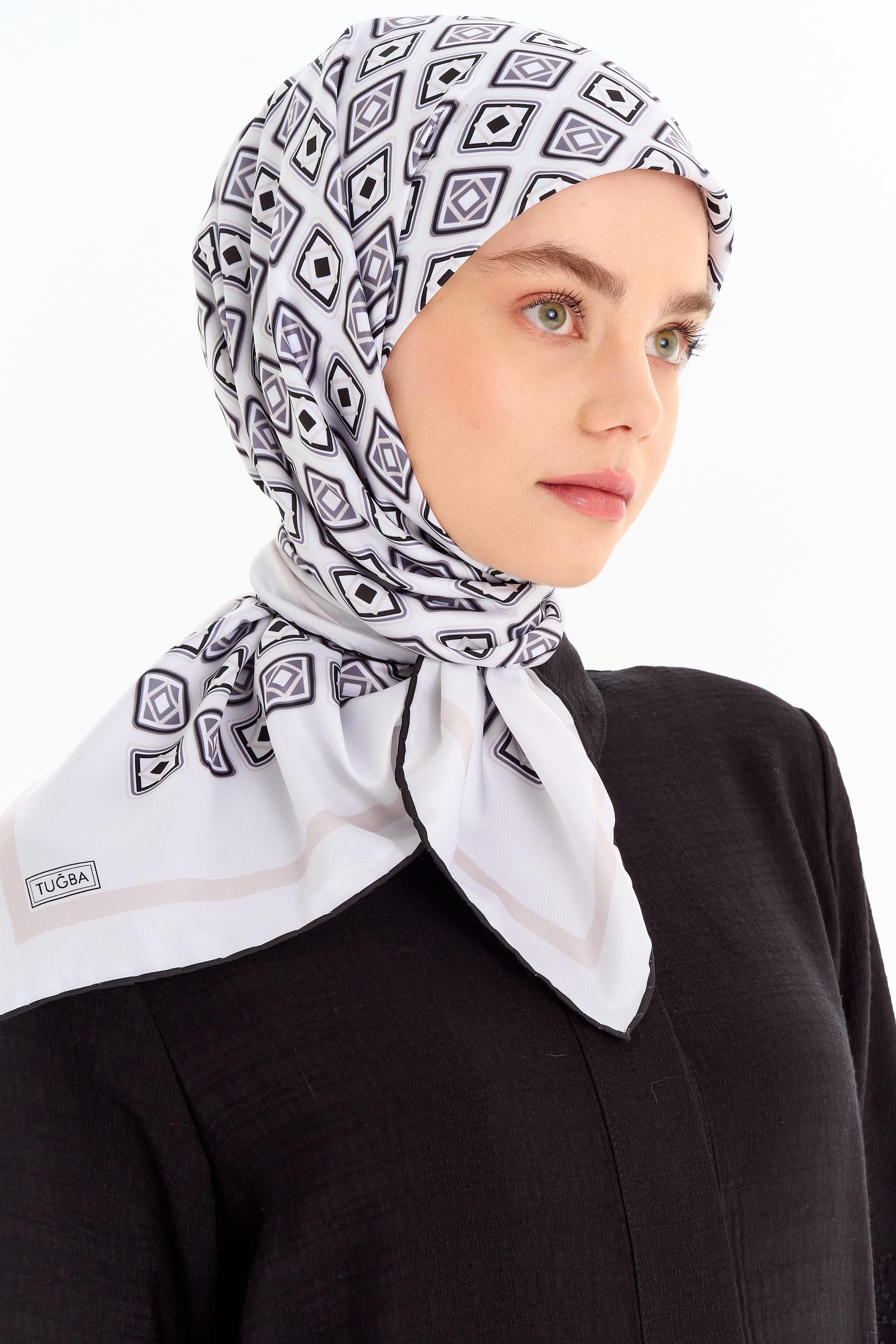 Karesel Desenli Stil Eşarp - Ekru TUGBA