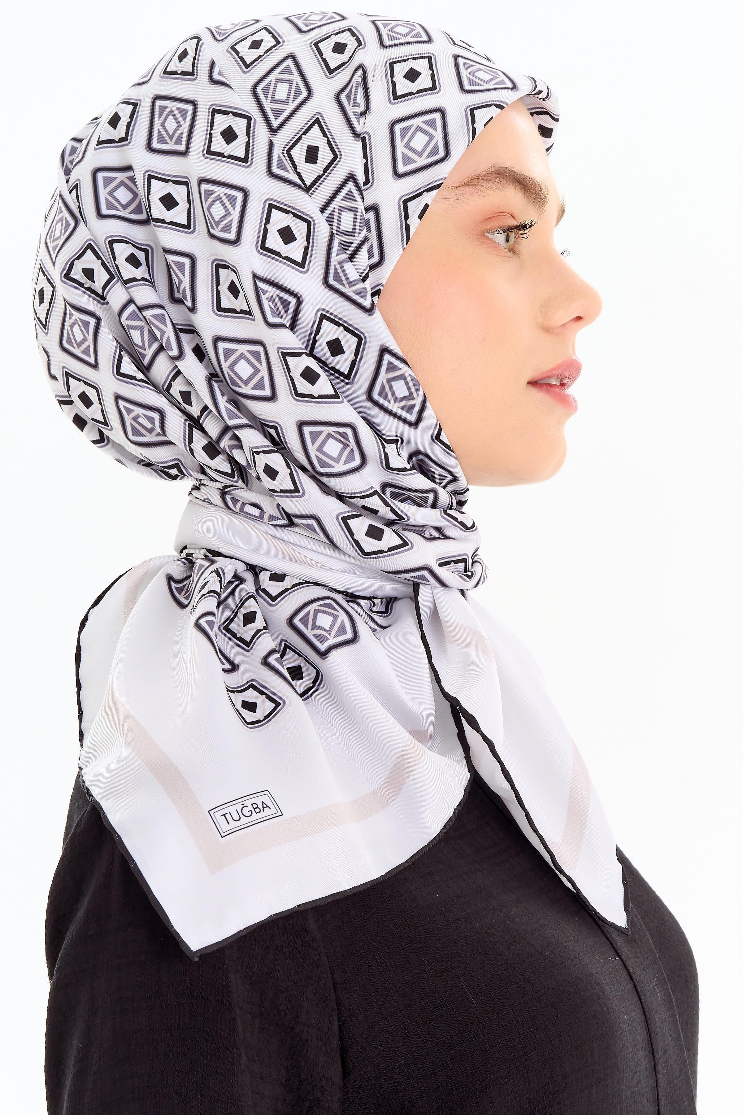 Karesel Desenli Stil Eşarp - Ekru TUGBA