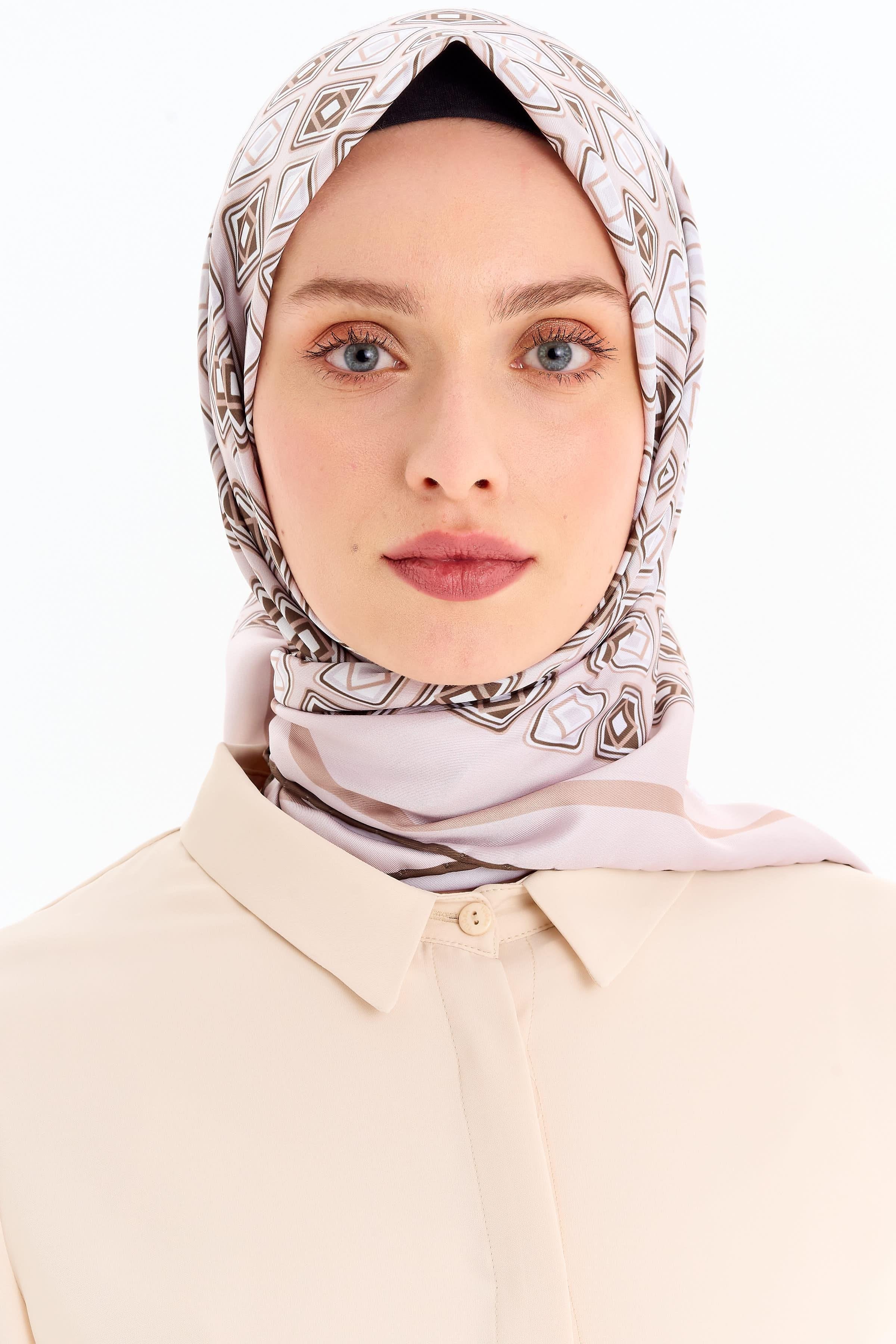 Karesel Desenli Stil Eşarp - Vizon TUGBA