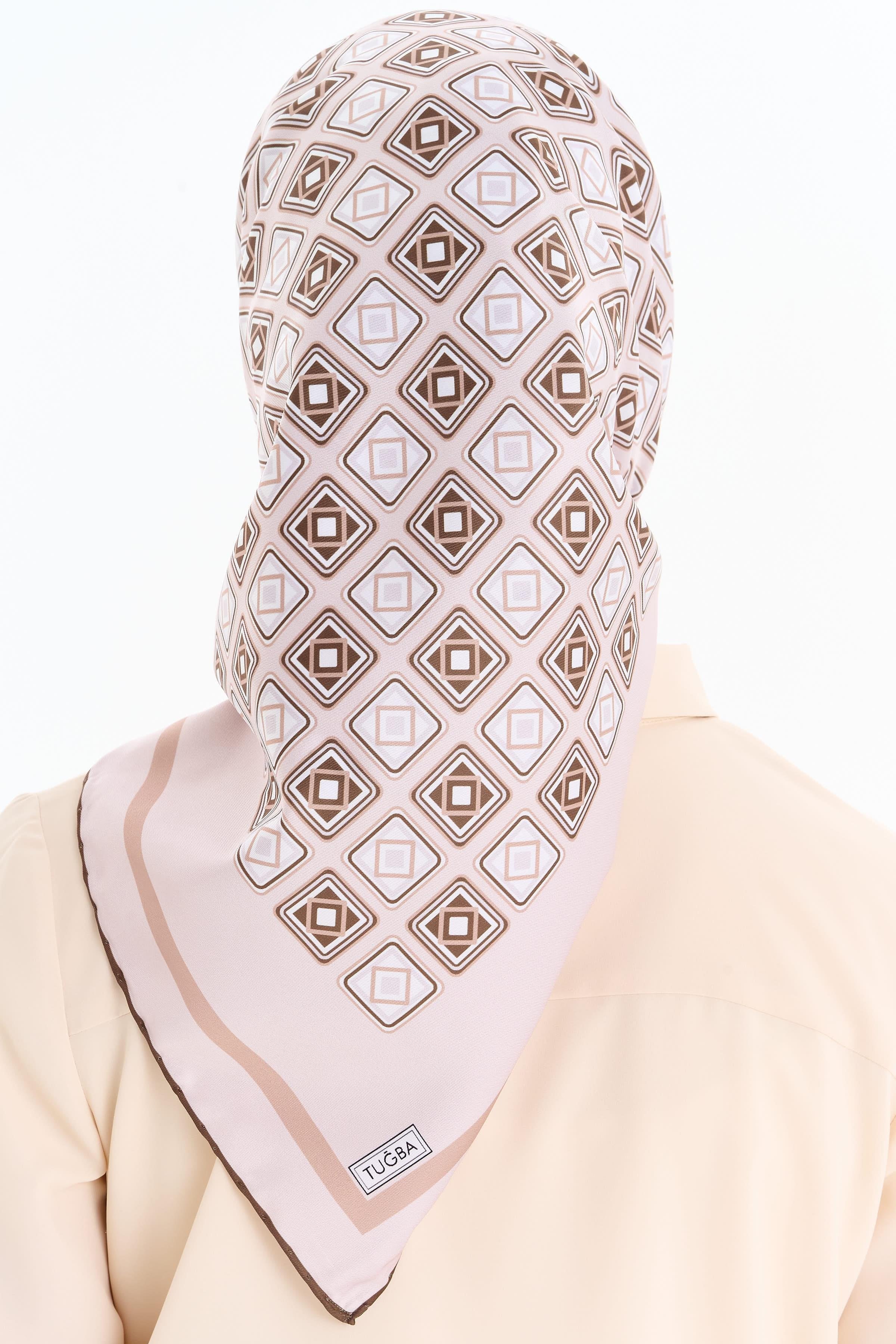 Karesel Desenli Stil Eşarp - Vizon TUGBA