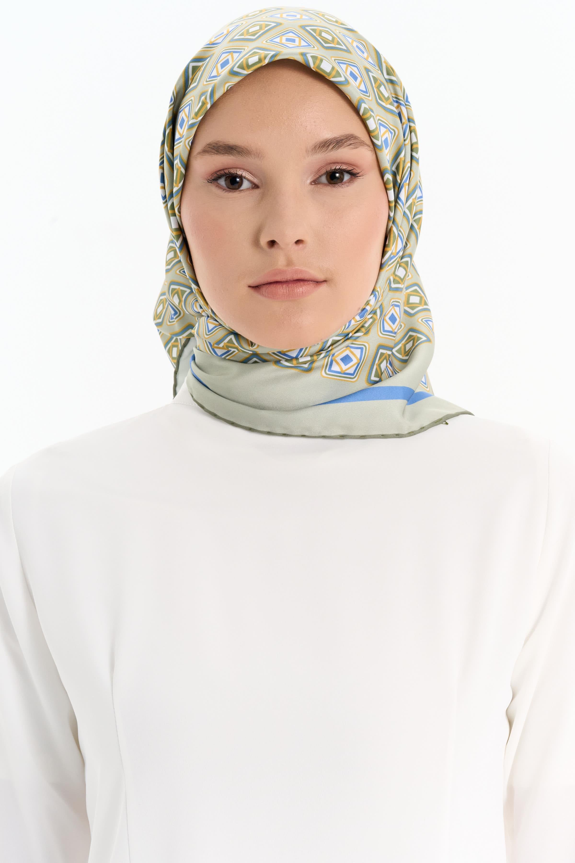 Karesel Desenli Stil Eşarp - Yeşil TUGBA