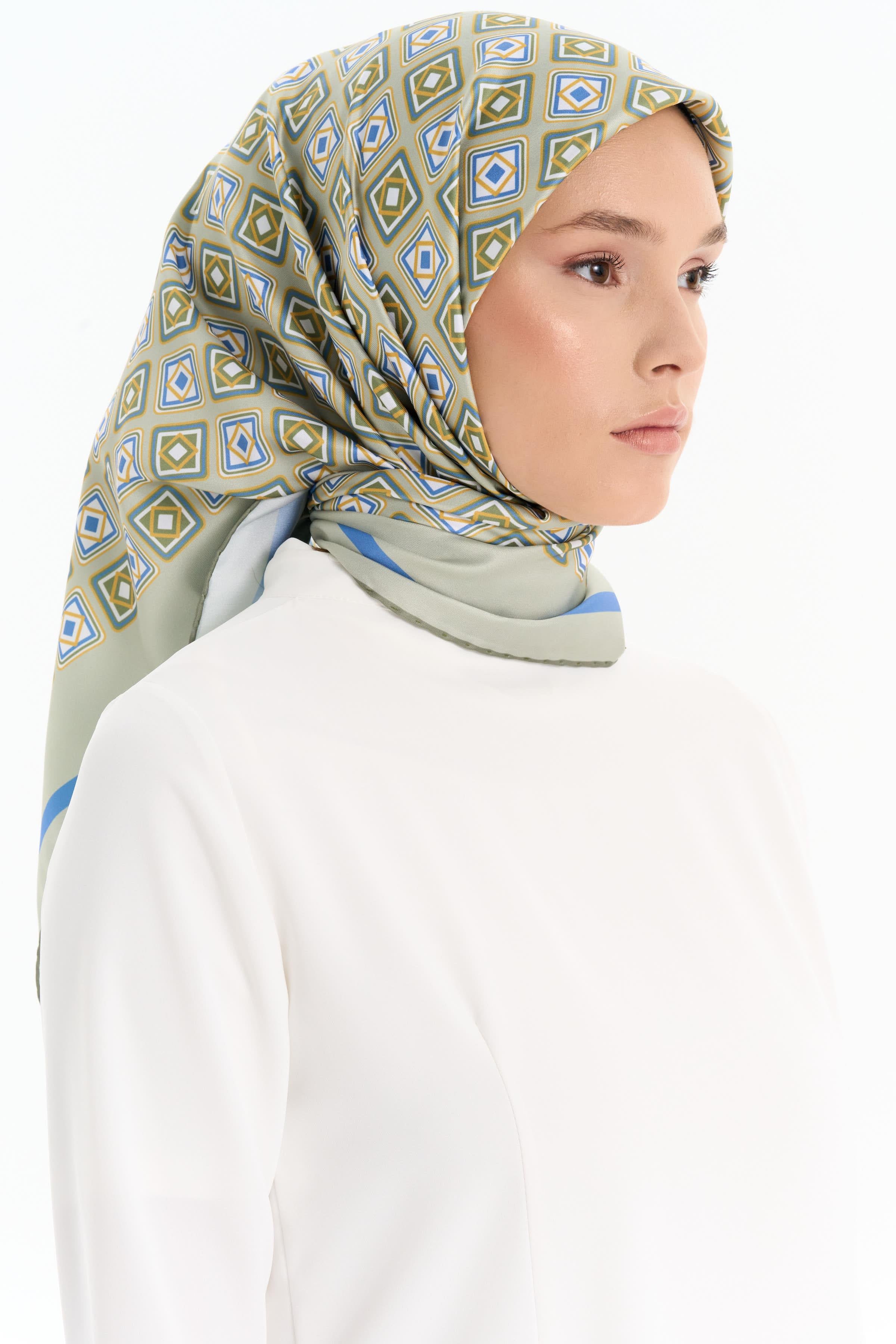 Karesel Desenli Stil Eşarp - Yeşil TUGBA