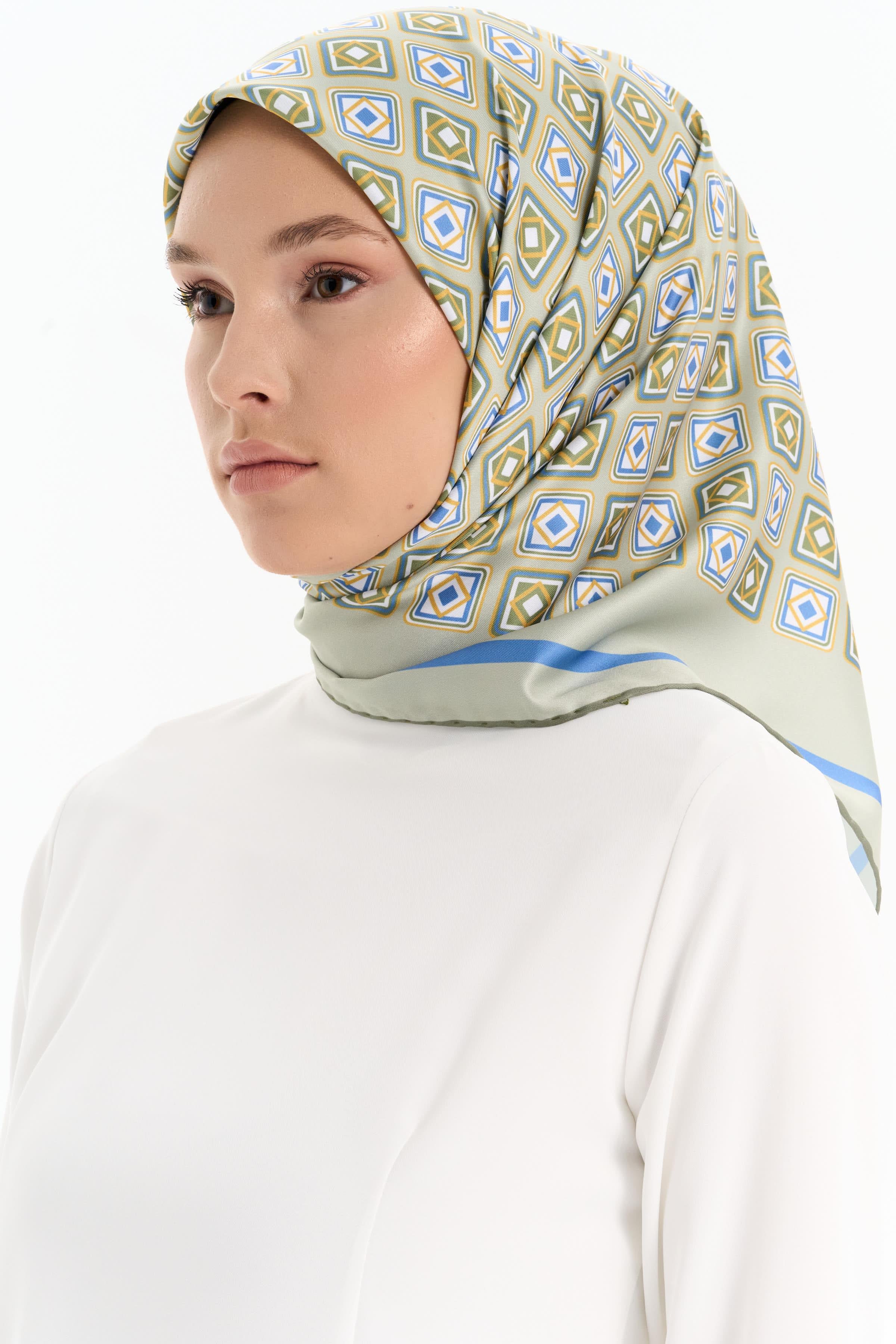 Karesel Desenli Stil Eşarp - Yeşil TUGBA