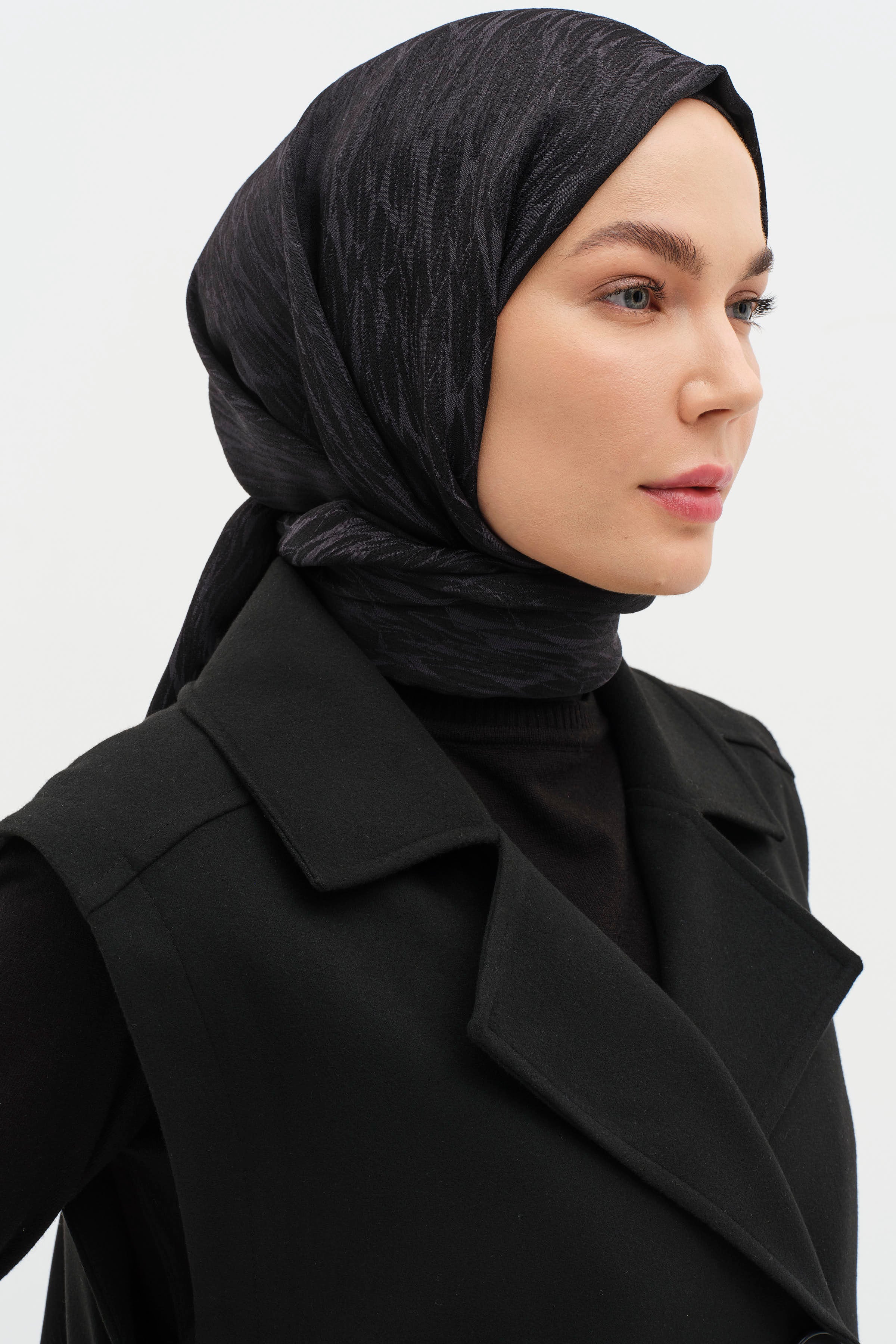 Karışık Desenli Floş Şal - Siyah TUĞBA