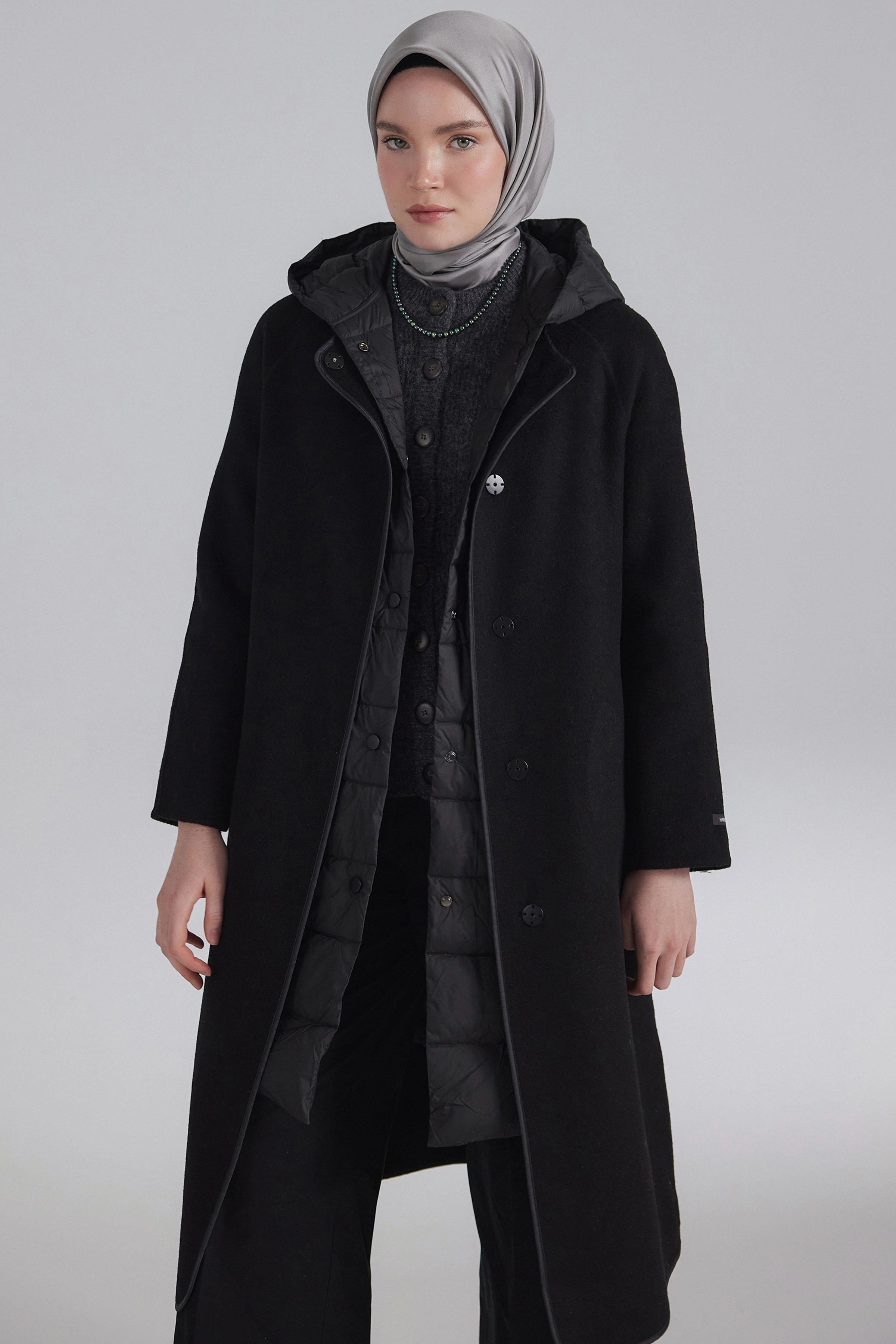 Kaz Tüyü Yelekli Yün Kaban - Siyah TUĞBA