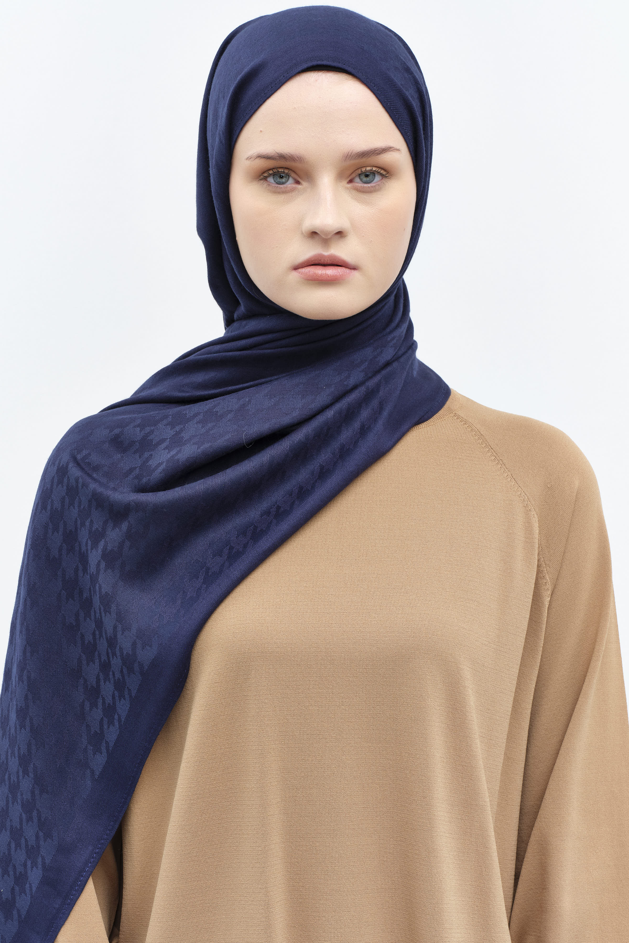 Kazayağı Desen Viskon Şal - Lacivert TUGBA