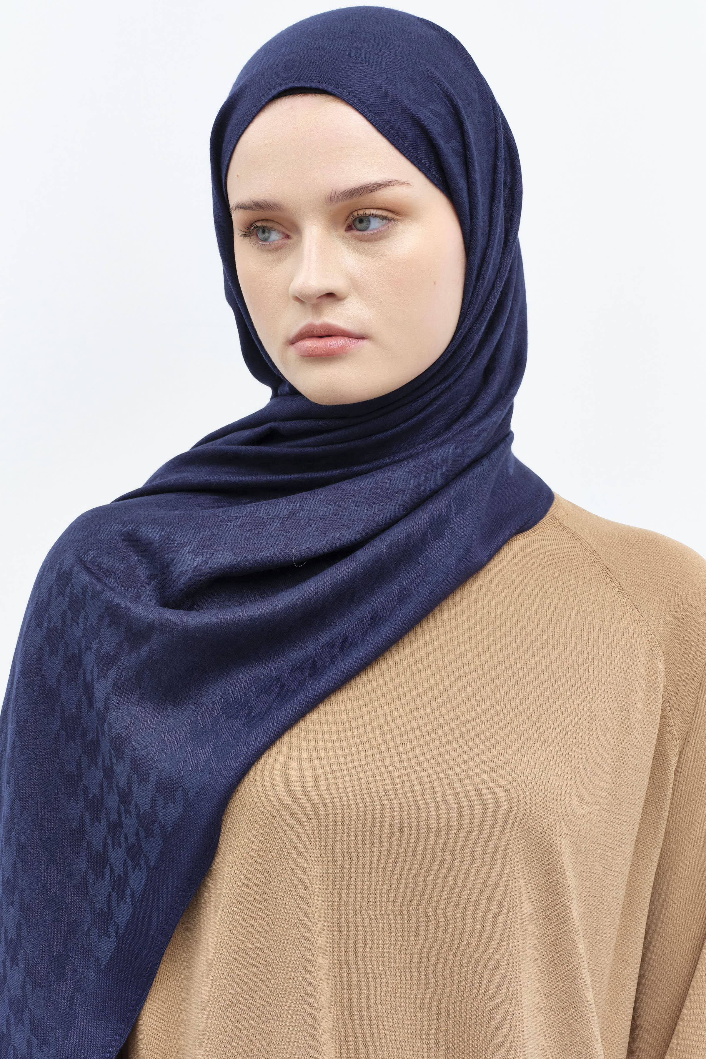 Kazayağı Desen Viskon Şal - Lacivert TUGBA