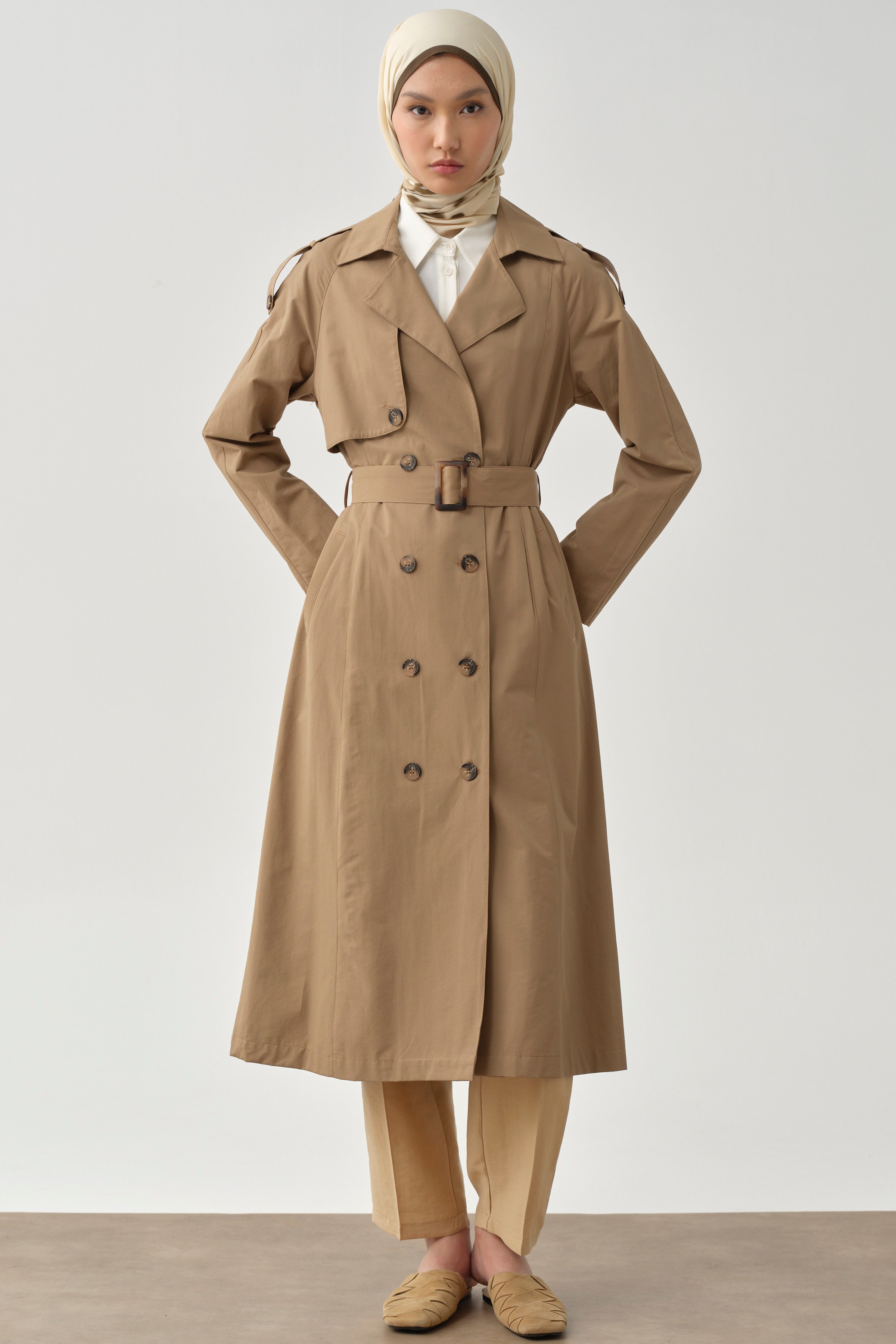 Kemerli Apoletli Trençkot - Camel TUGBA