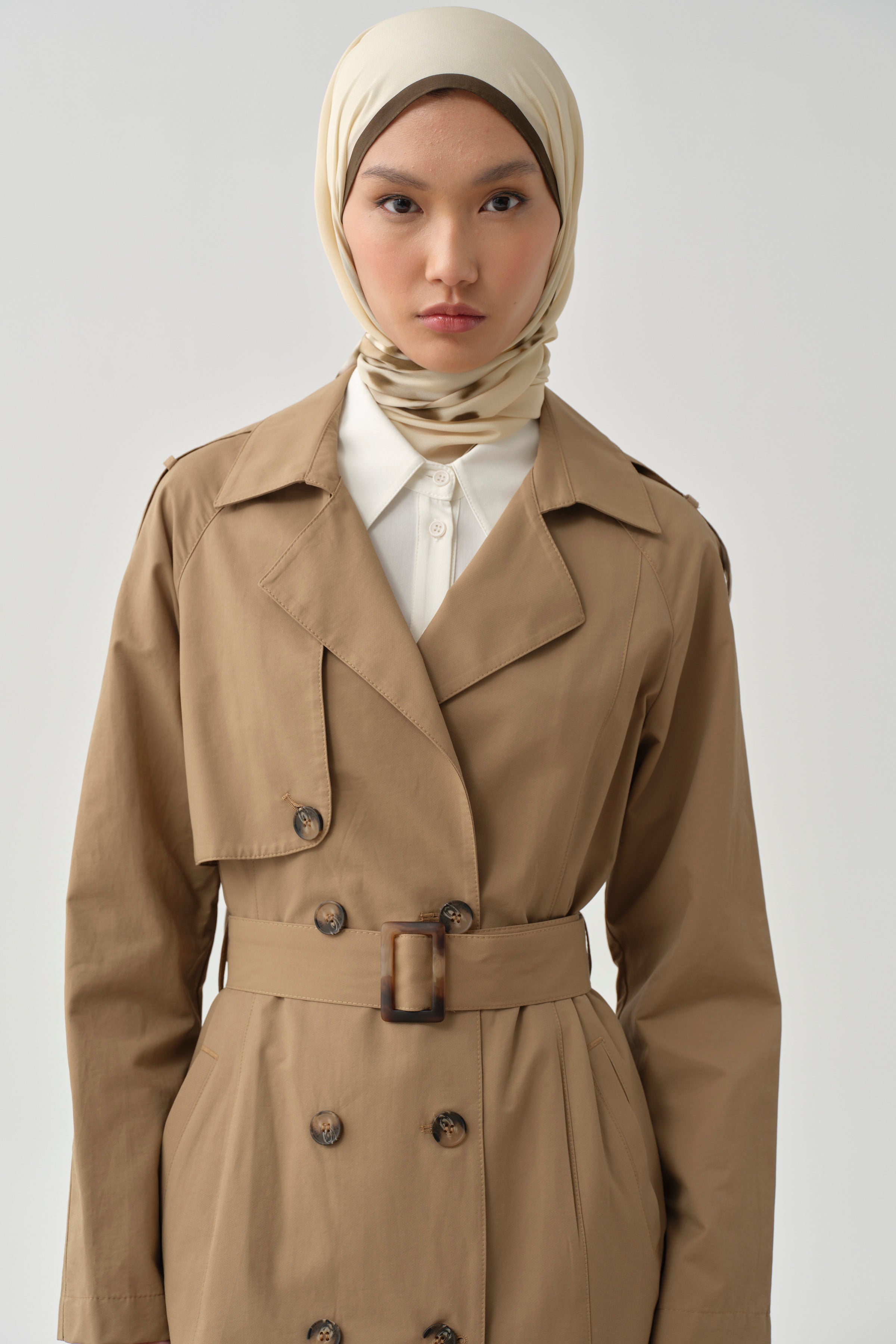 Kemerli Apoletli Trençkot - Camel TUGBA