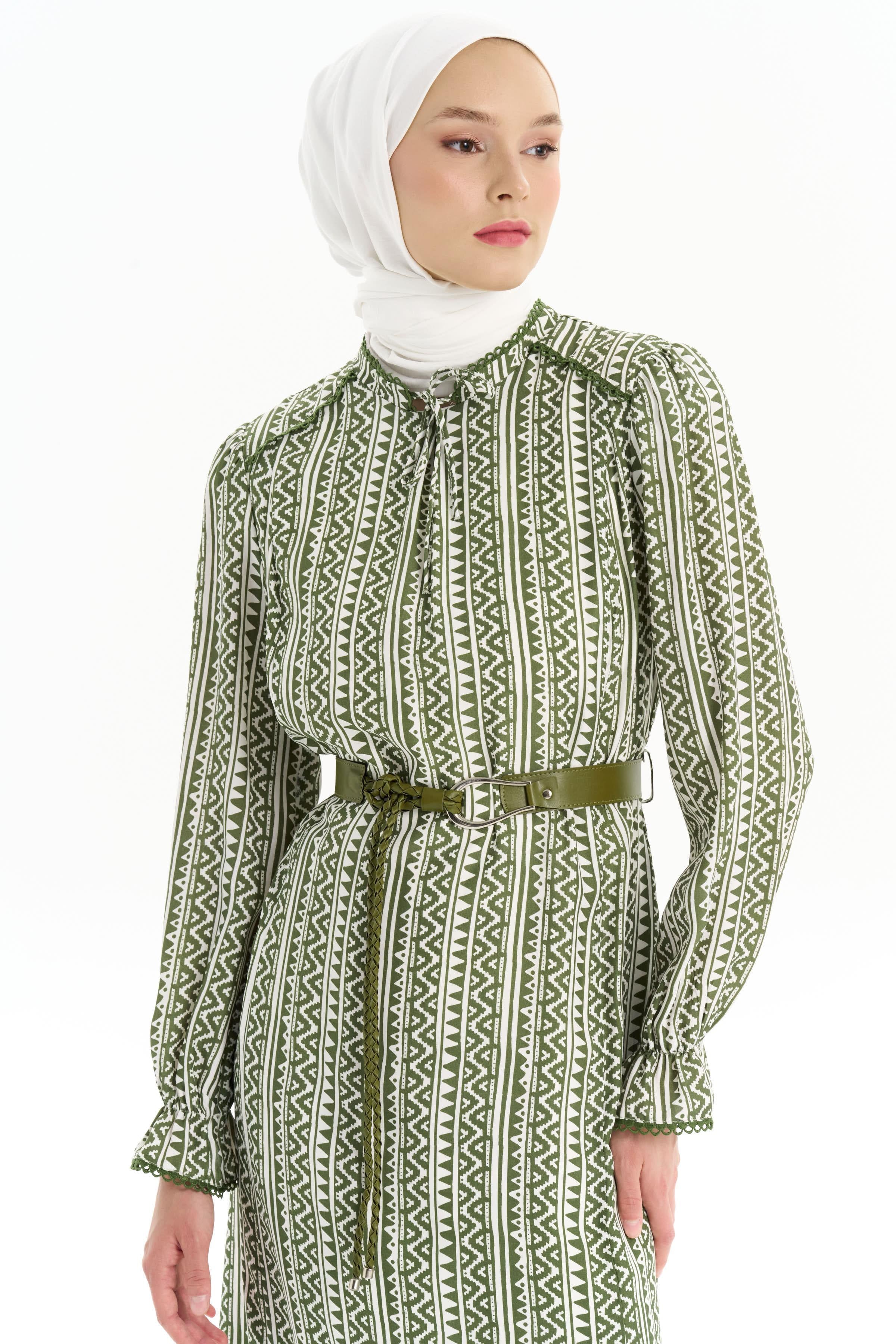 Kemerli Büzgü Detaylı Desenli Elbise - Haki TUGBA