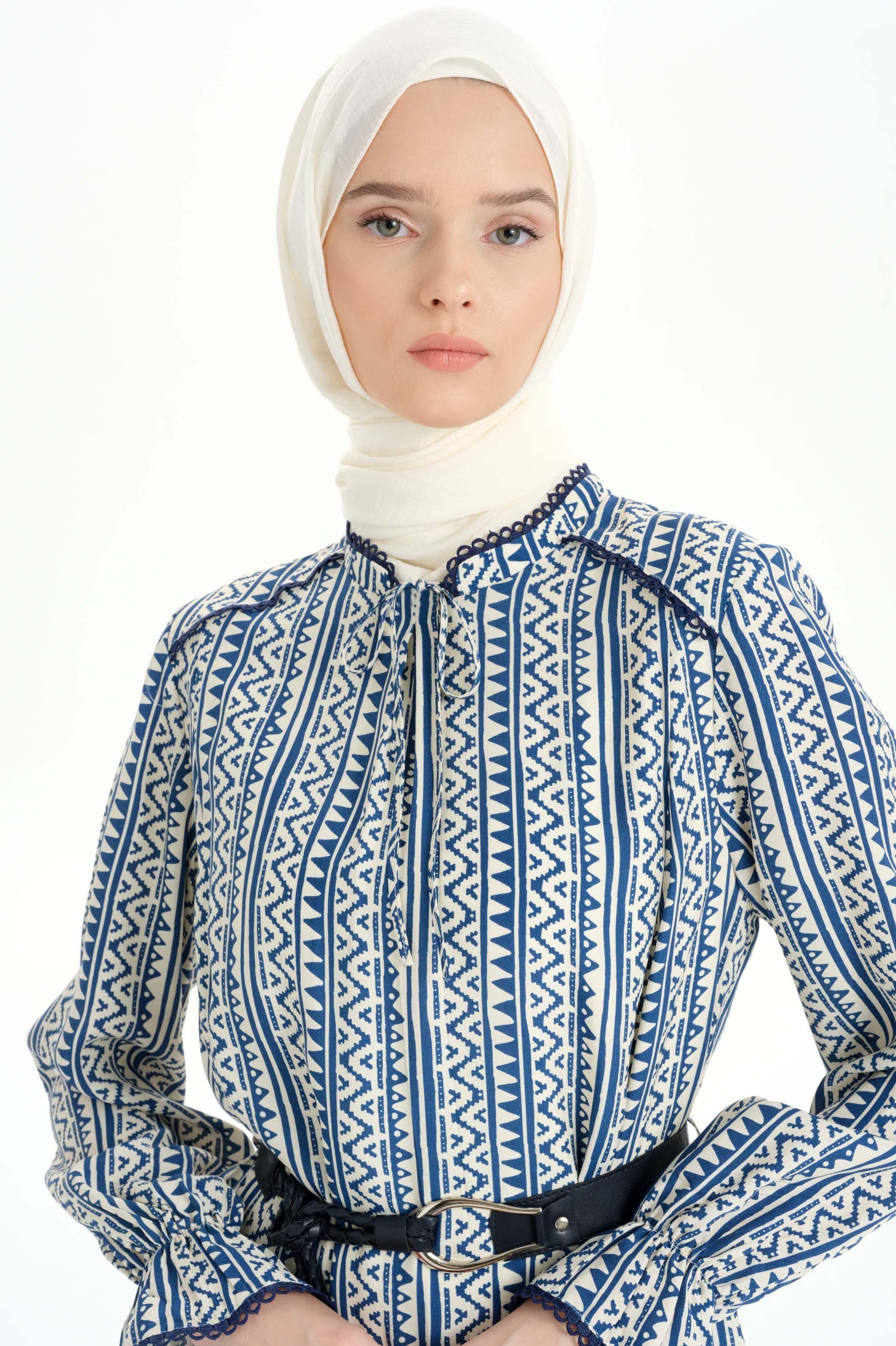 Kemerli Büzgü Detaylı Desenli Elbise - İndigo TUGBA