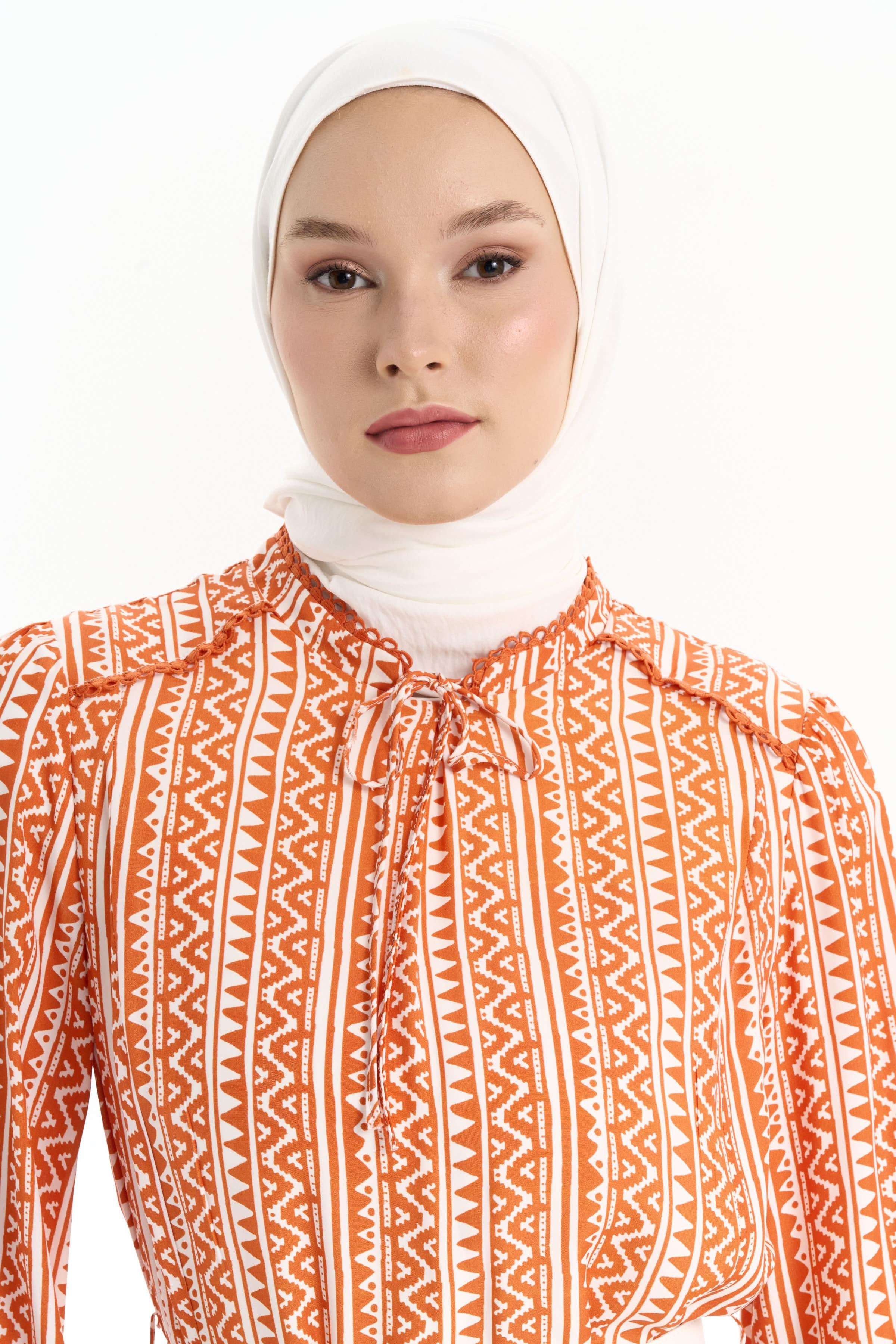 Kemerli Büzgü Detaylı Desenli Elbise - Kiremit TUGBA