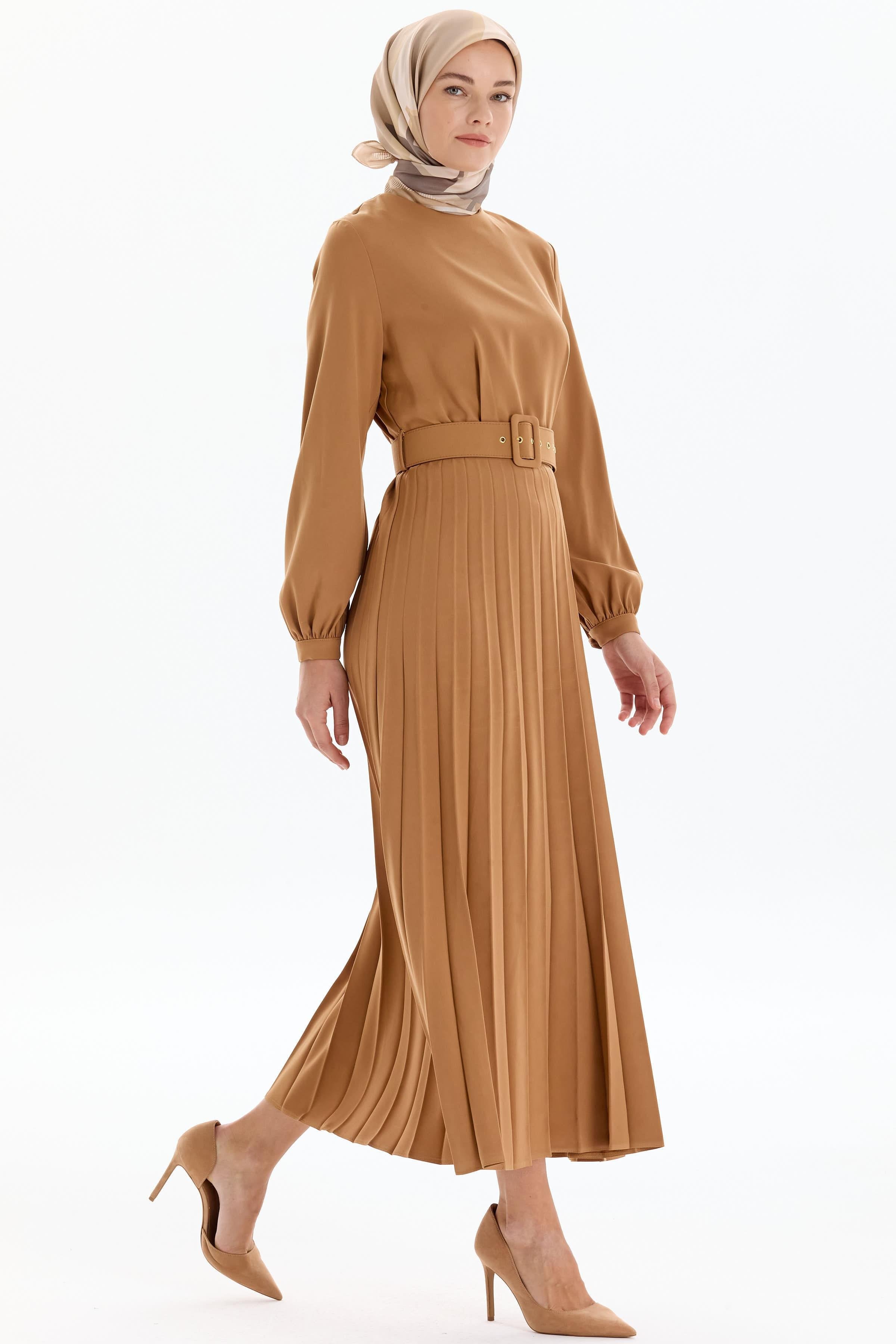 Kemerli Plisoley Etekli Elbise - Camel TUGBA