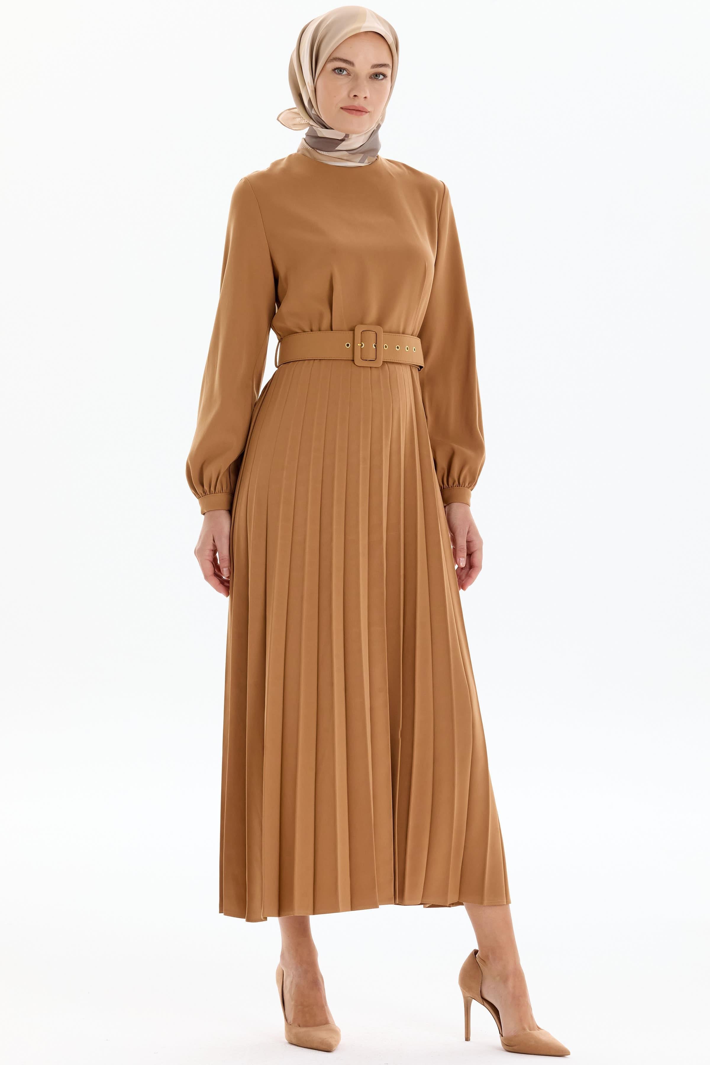 Kemerli Plisoley Etekli Elbise - Camel TUGBA