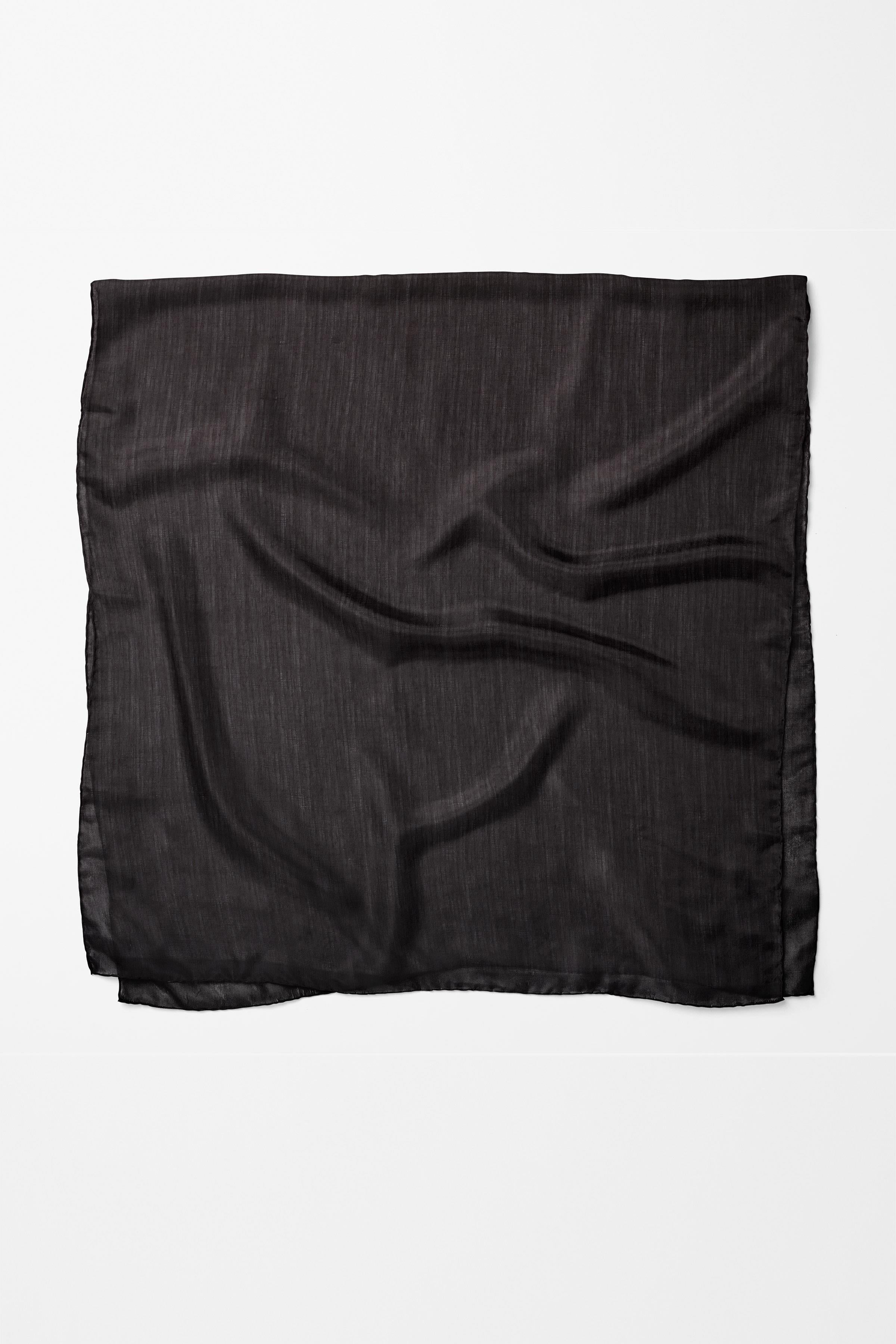 Kenar Detaylı Eşarp - Siyah TUGBA