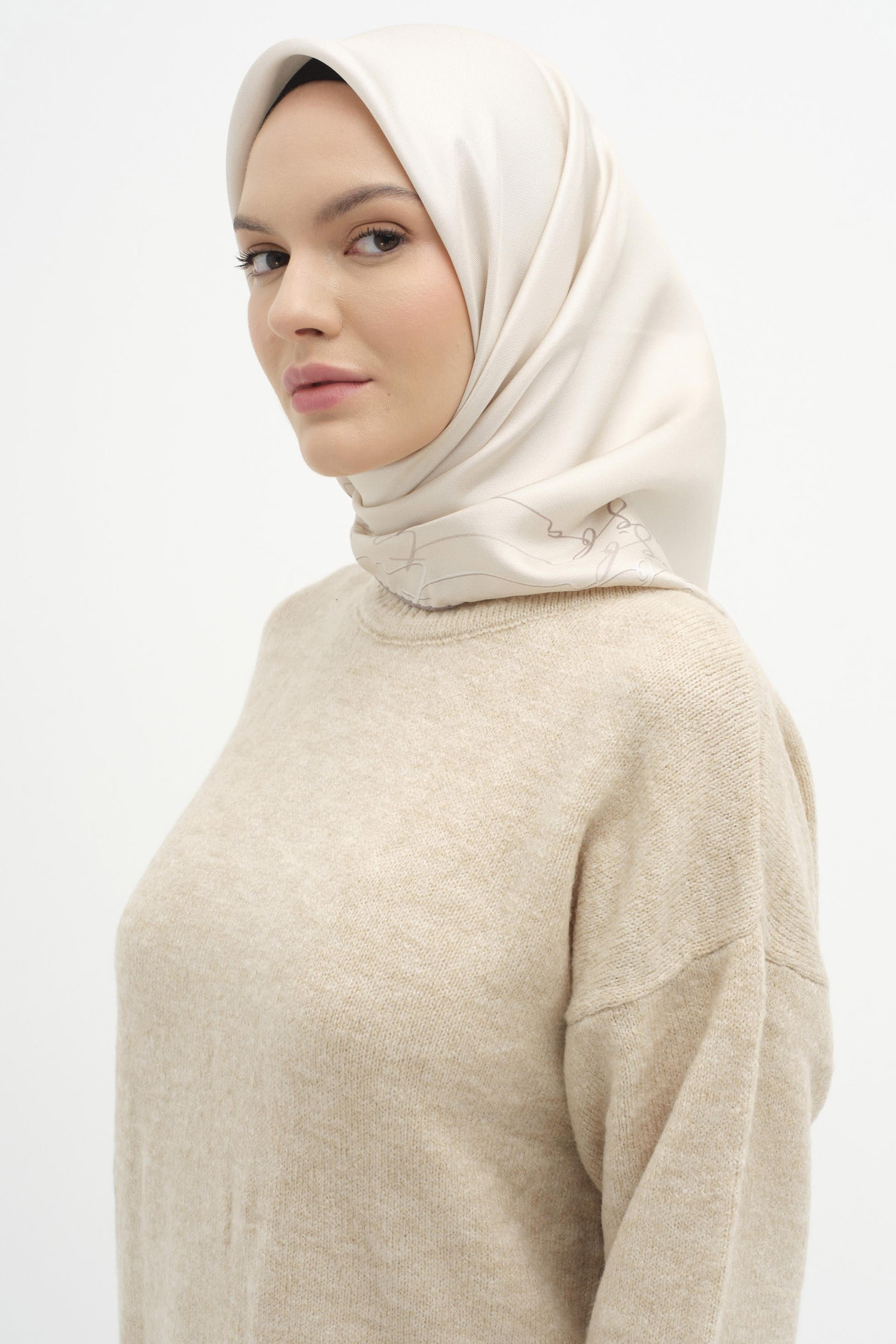 Kenar Detaylı Twill İpek Eşarp - Bej TUGBA