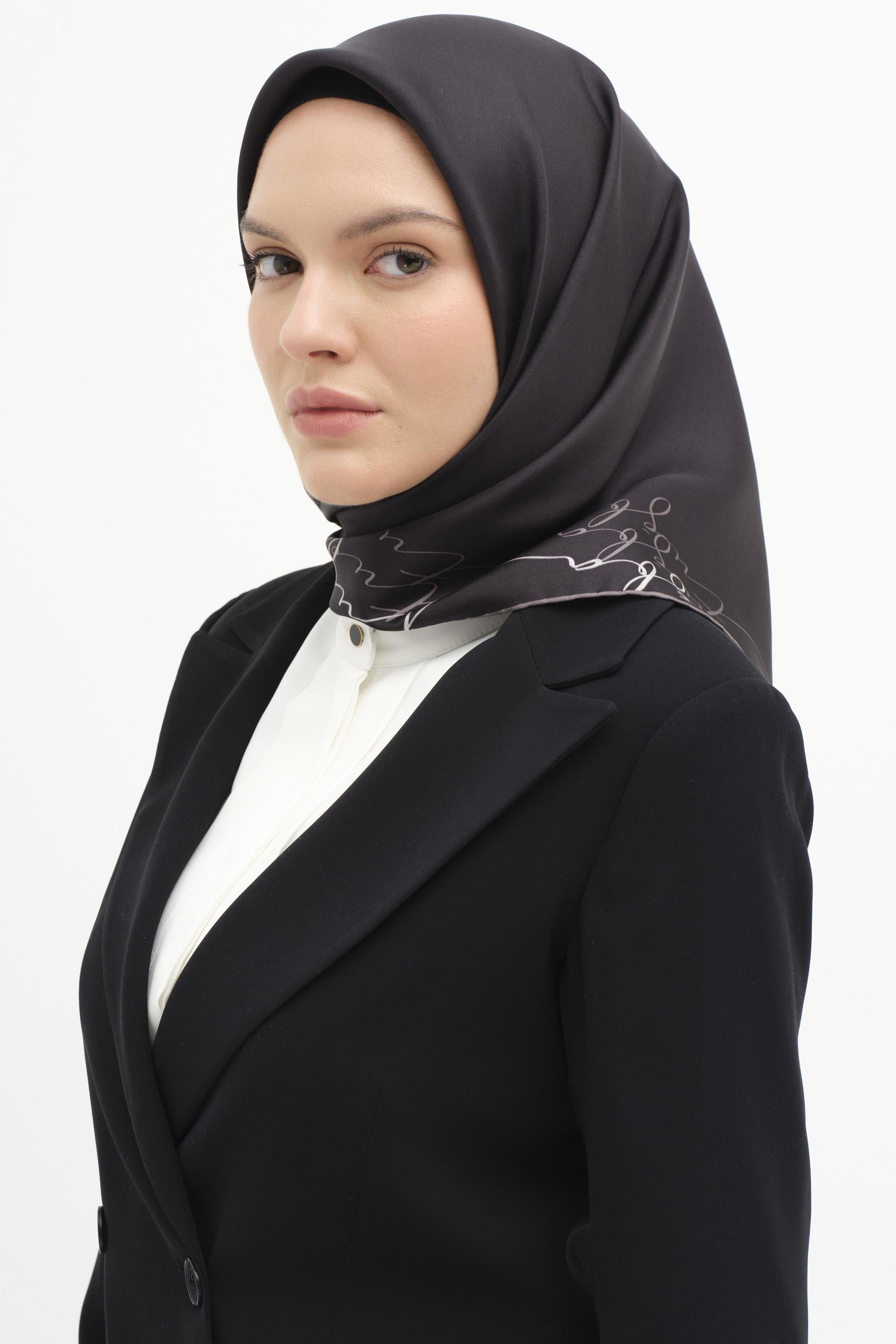 Kenar Detaylı Twill İpek Eşarp - Siyah TUGBA