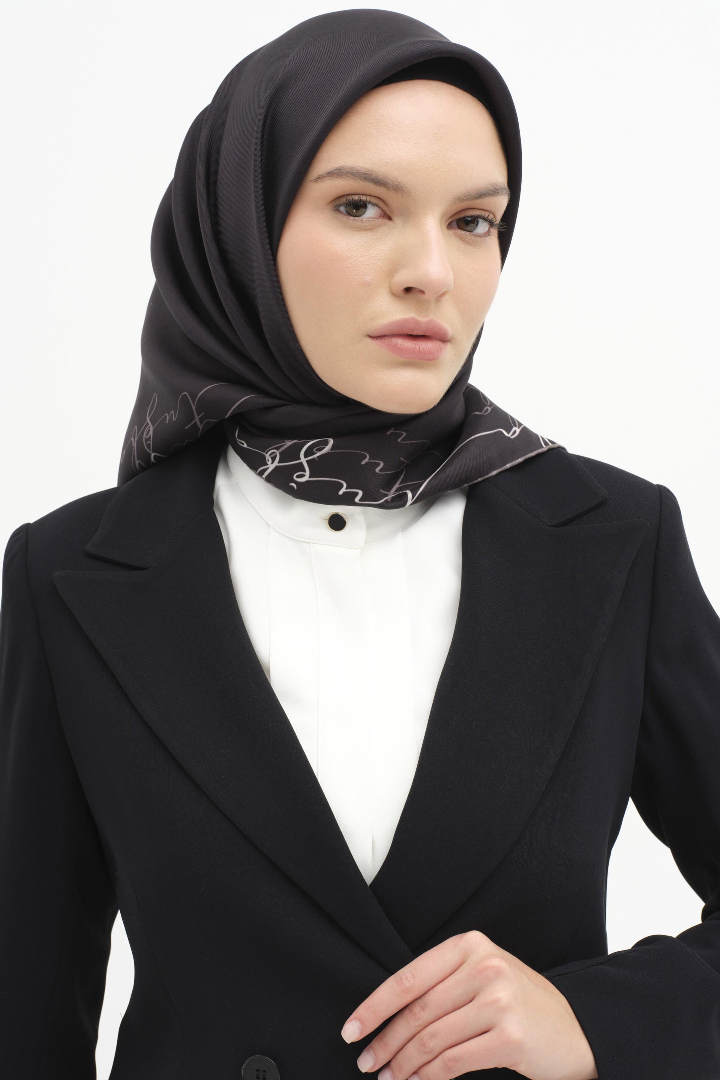 Kenar Detaylı Twill İpek Eşarp - Siyah TUGBA