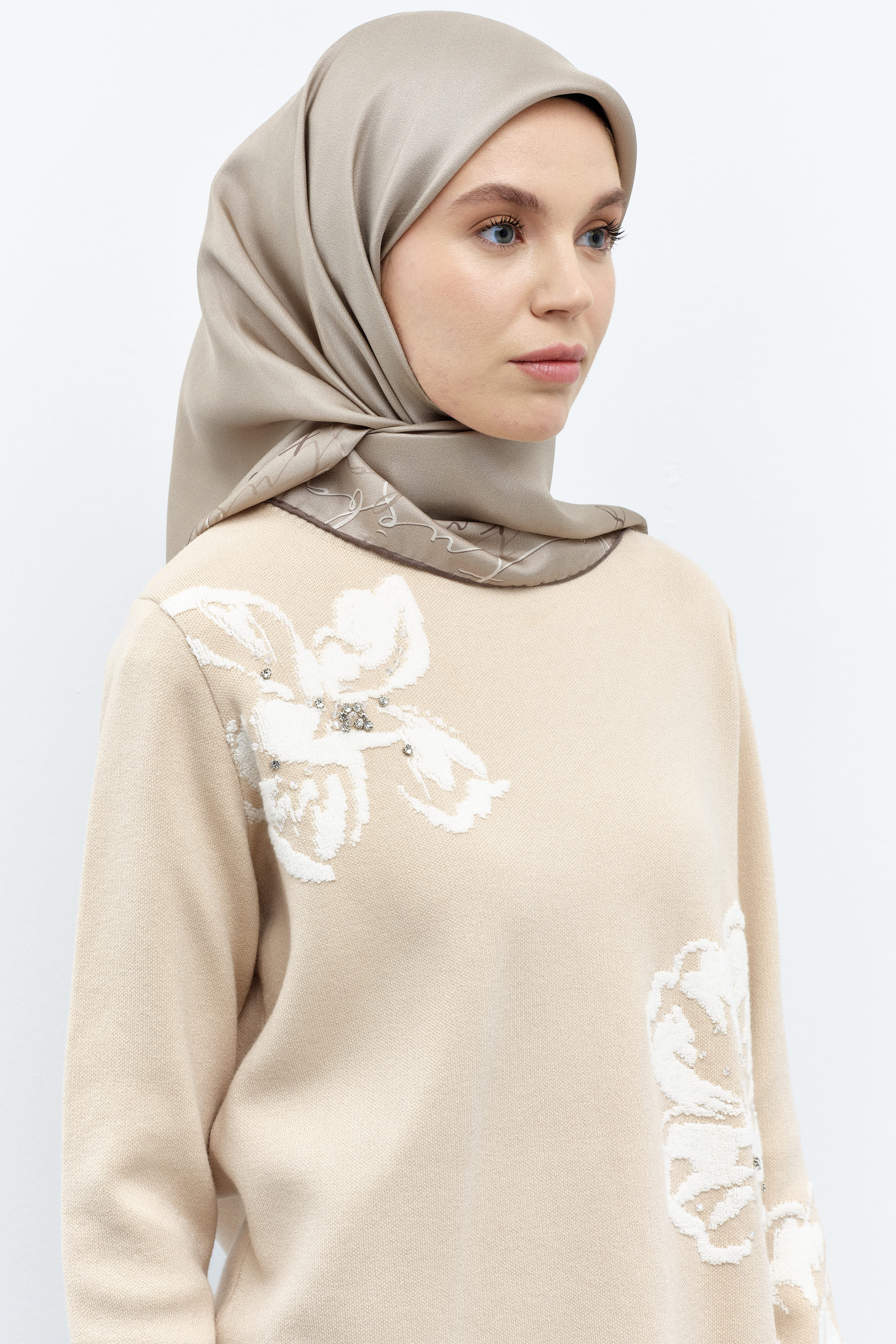 Kenar Detaylı Twill İpek Eşarp - Vizon TUGBA