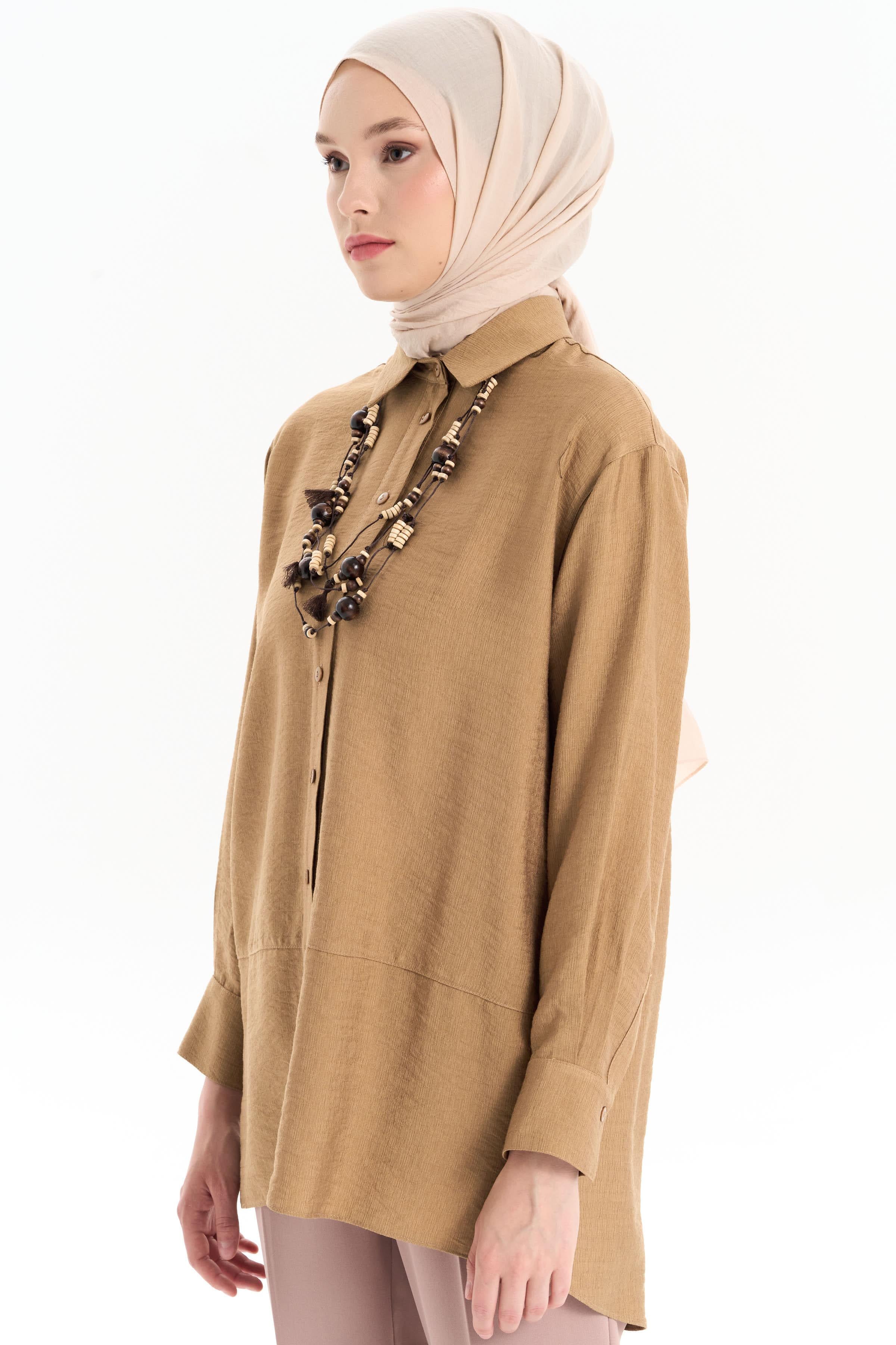 Kesik Detaylı Kolyeli Gömlek - Camel TUGBA