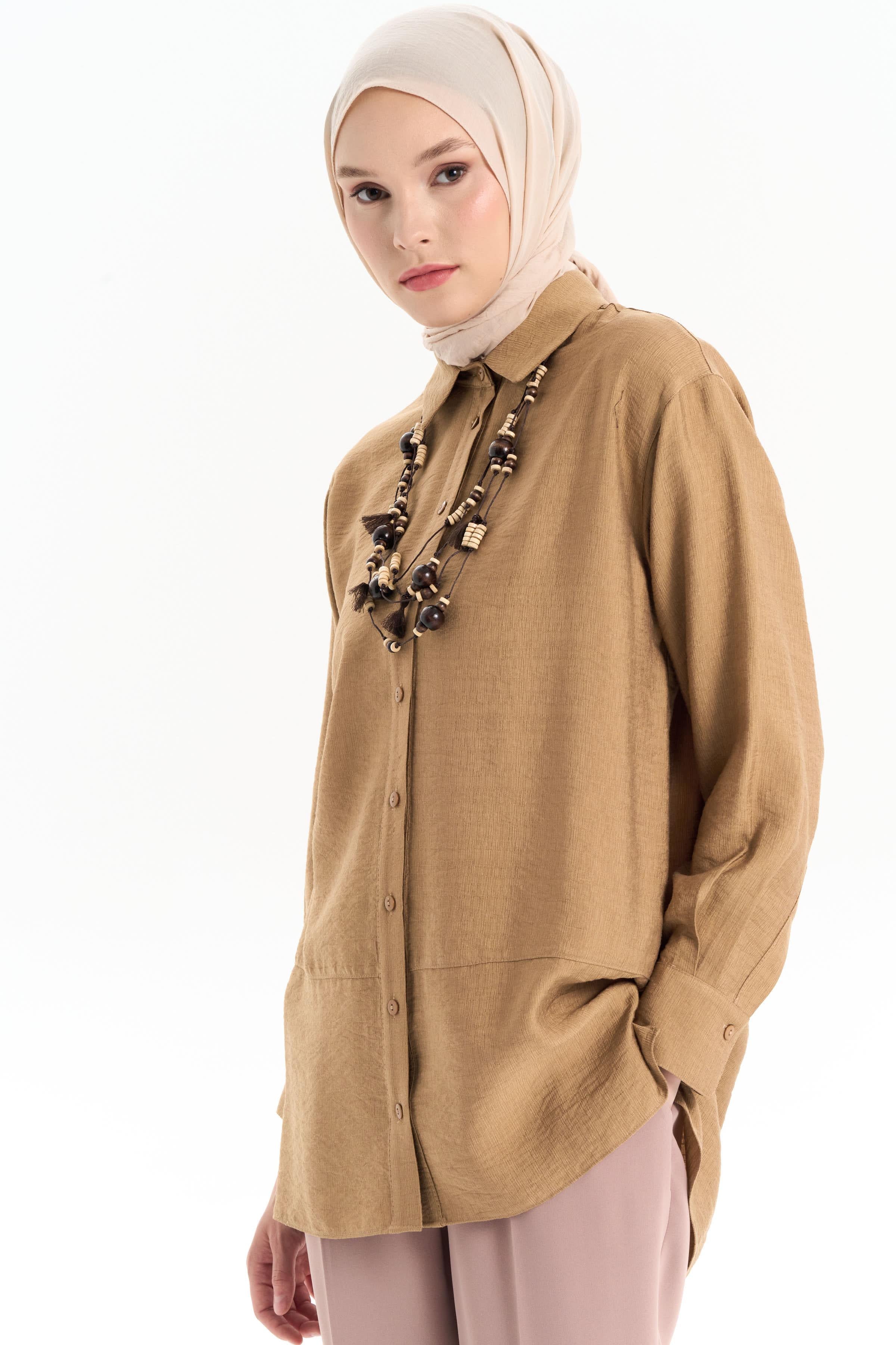 Kesik Detaylı Kolyeli Gömlek - Camel TUGBA