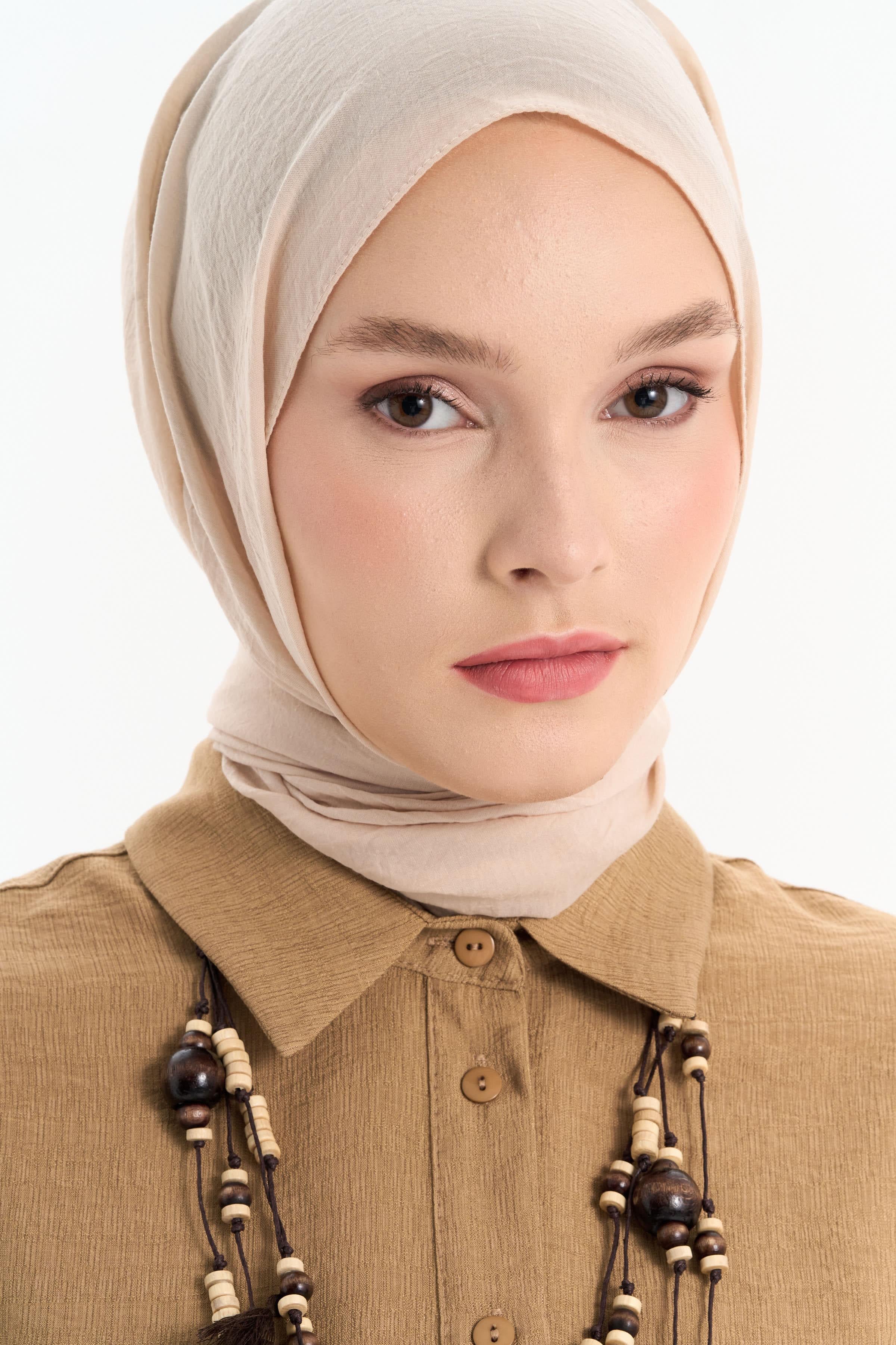 Kesik Detaylı Kolyeli Gömlek - Camel TUGBA