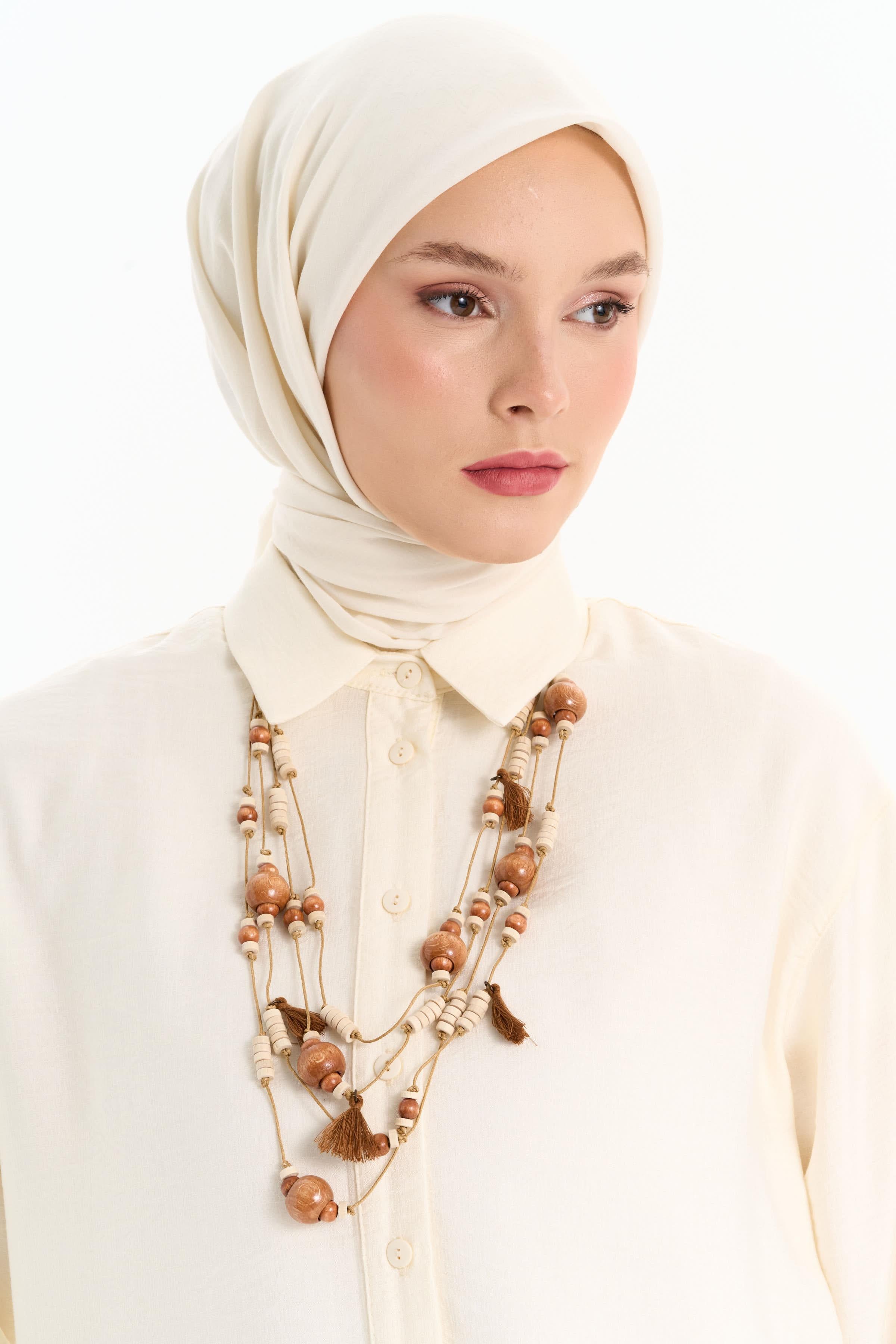 Kesik Detaylı Kolyeli Gömlek - Ekru TUGBA