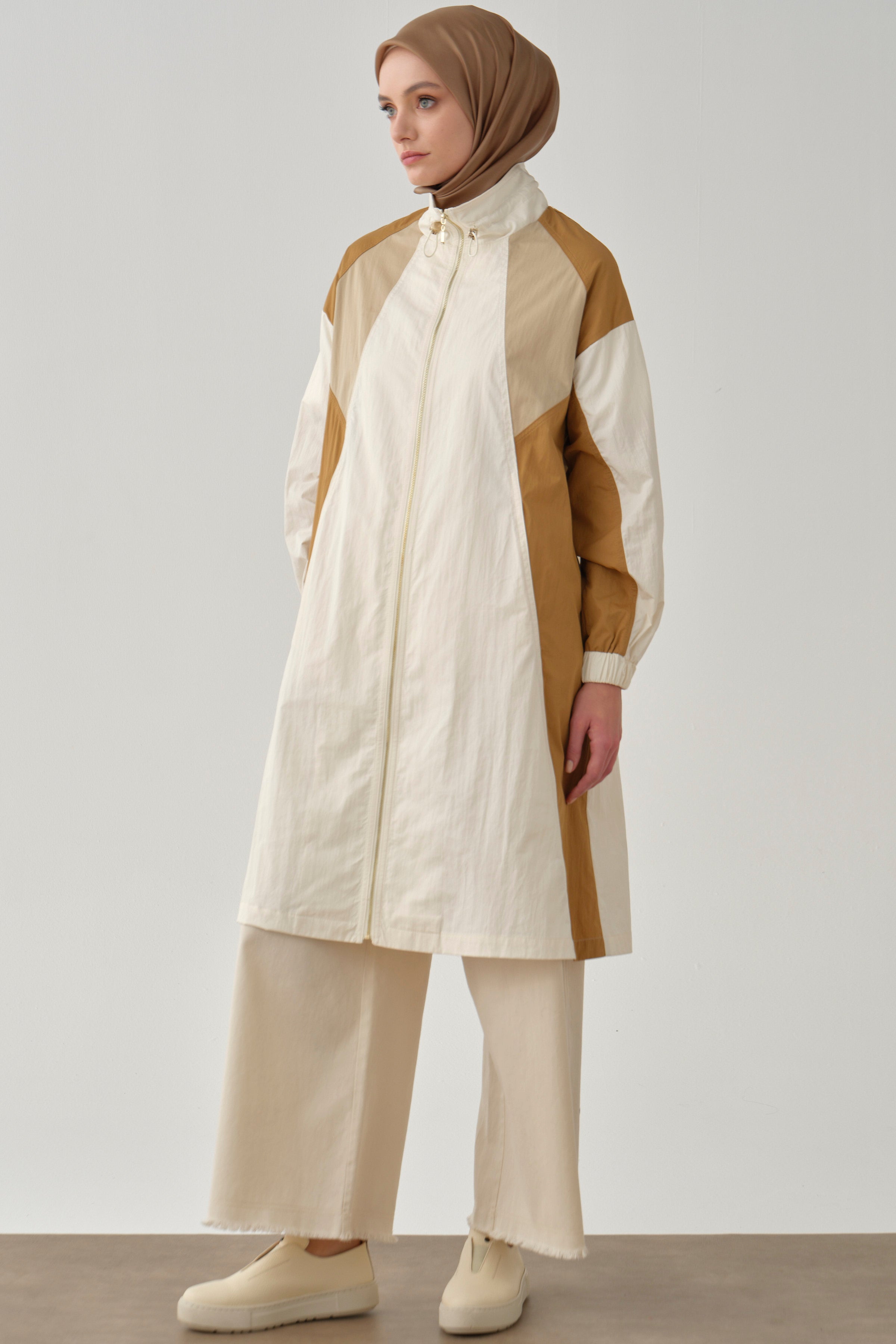 Kesik Detaylı Yağmurluk - Ekru-Camel TUGBA