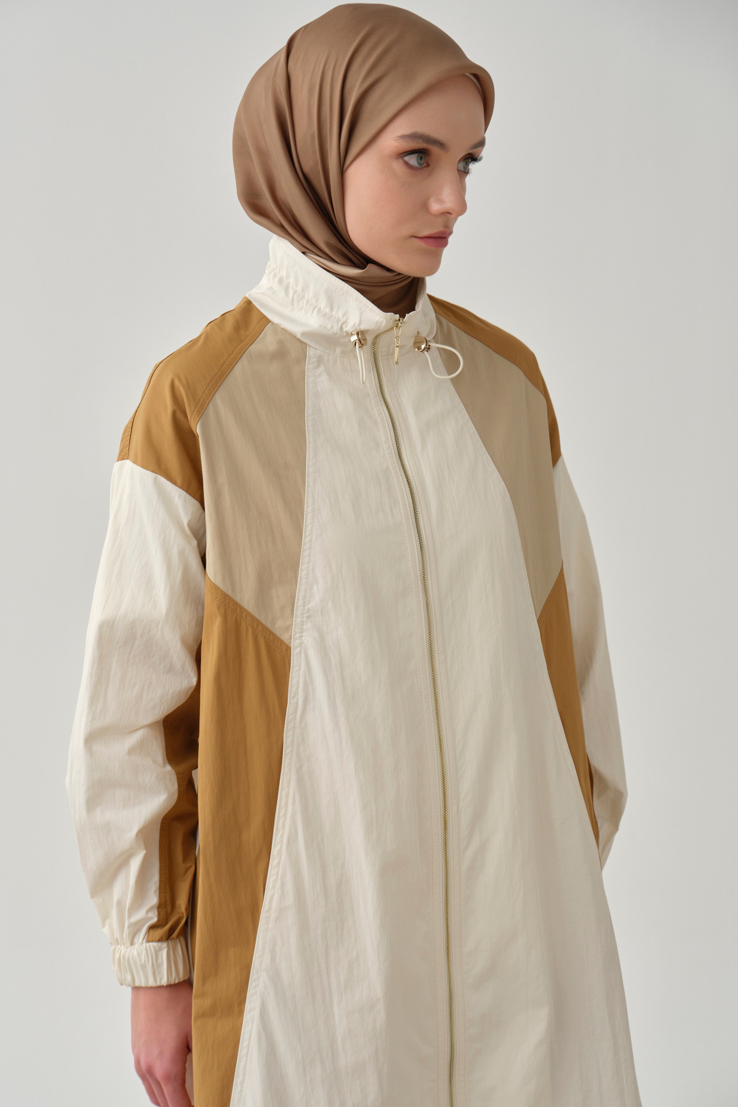Kesik Detaylı Yağmurluk - Ekru-Camel TUGBA