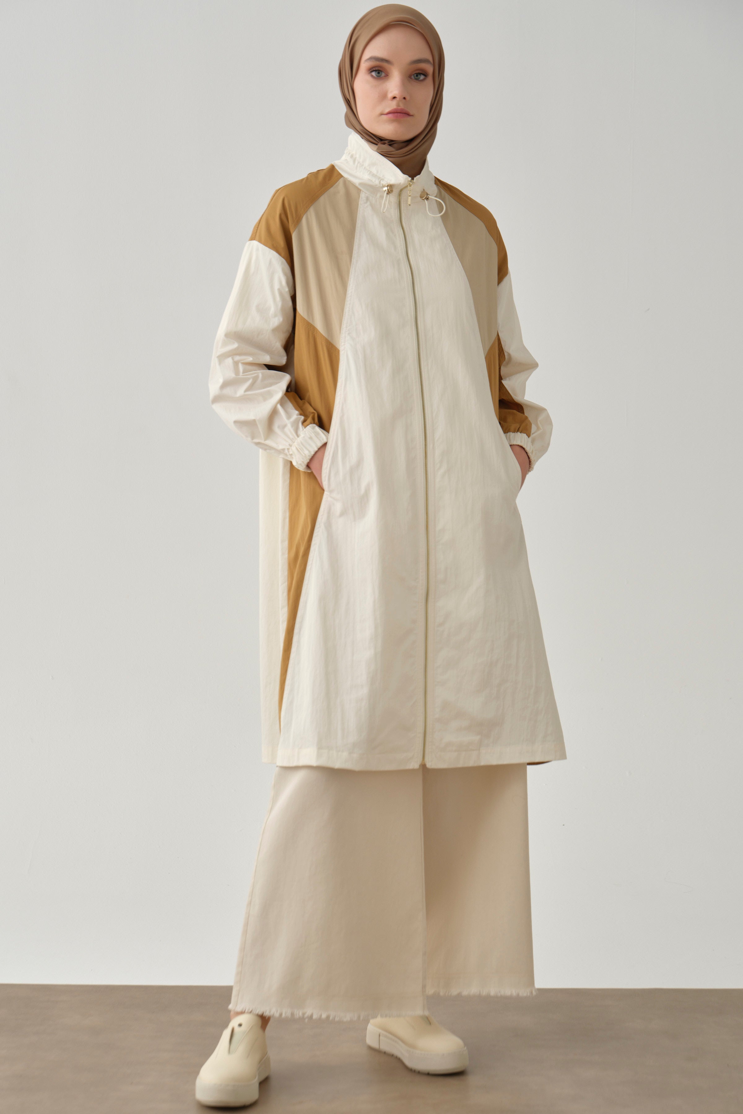 Kesik Detaylı Yağmurluk - Ekru-Camel TUGBA