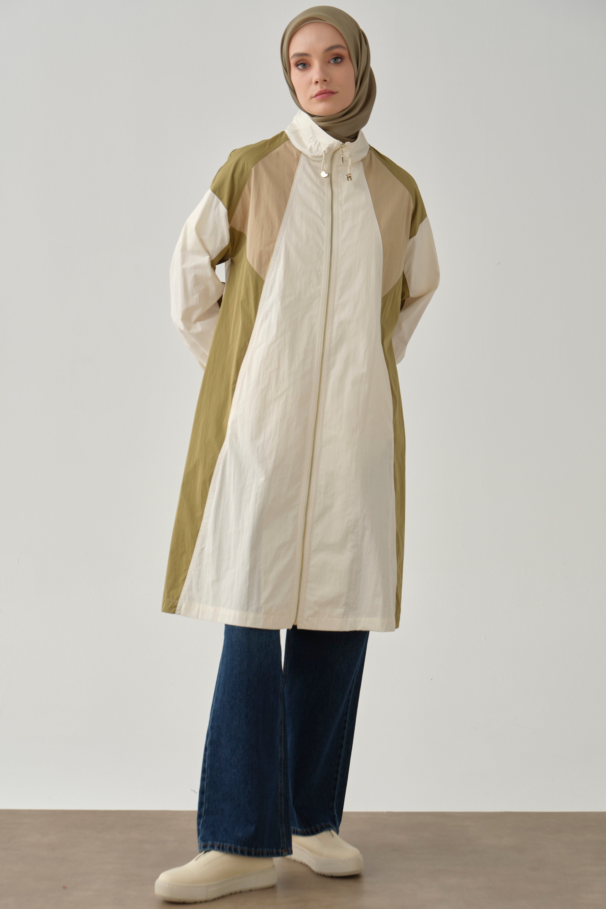 Kesik Detaylı Yağmurluk - Ekru - Olive TUGBA