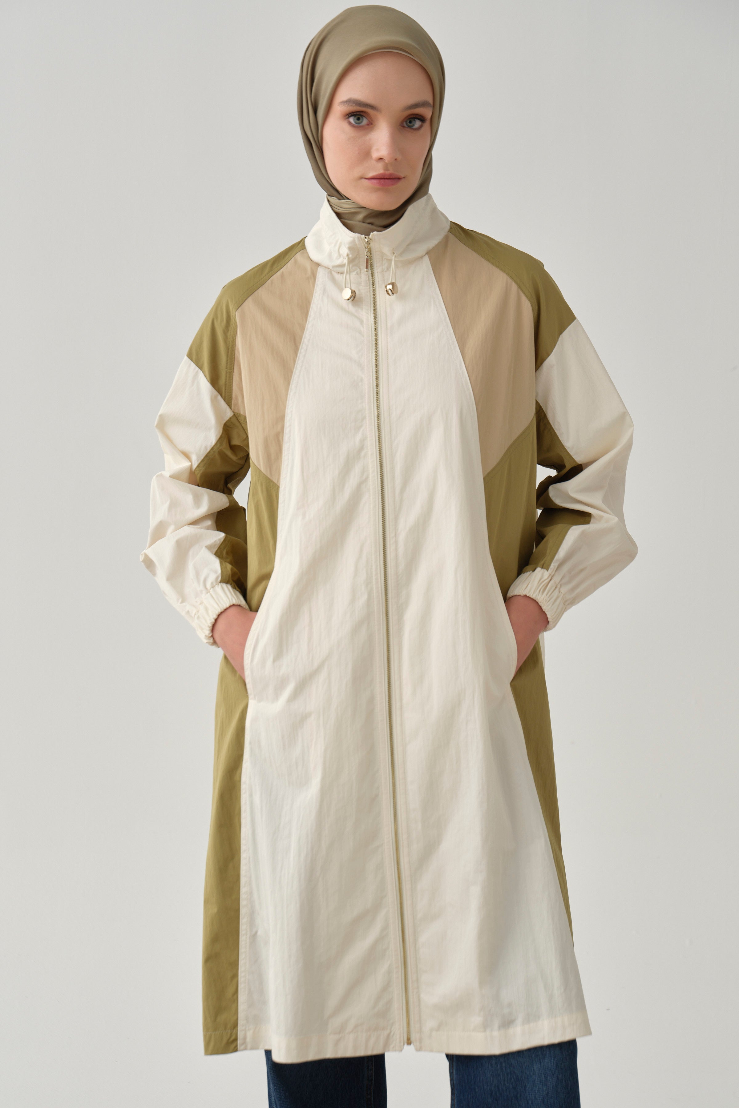 Kesik Detaylı Yağmurluk - Ekru - Olive TUGBA