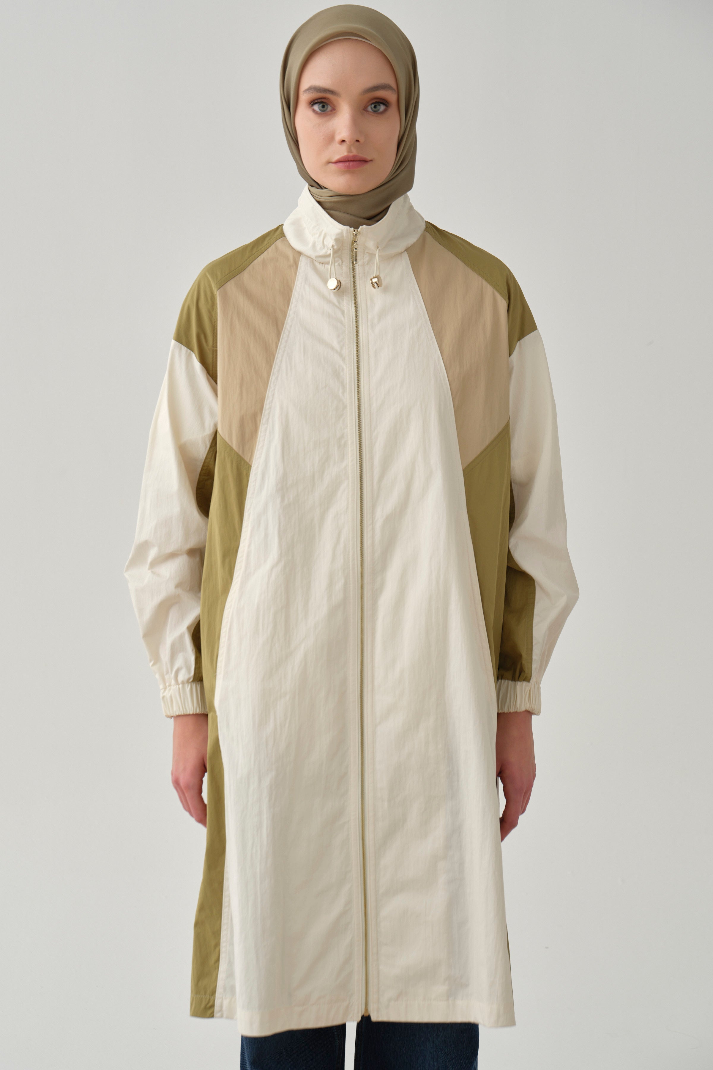 Kesik Detaylı Yağmurluk - Ekru - Olive TUGBA