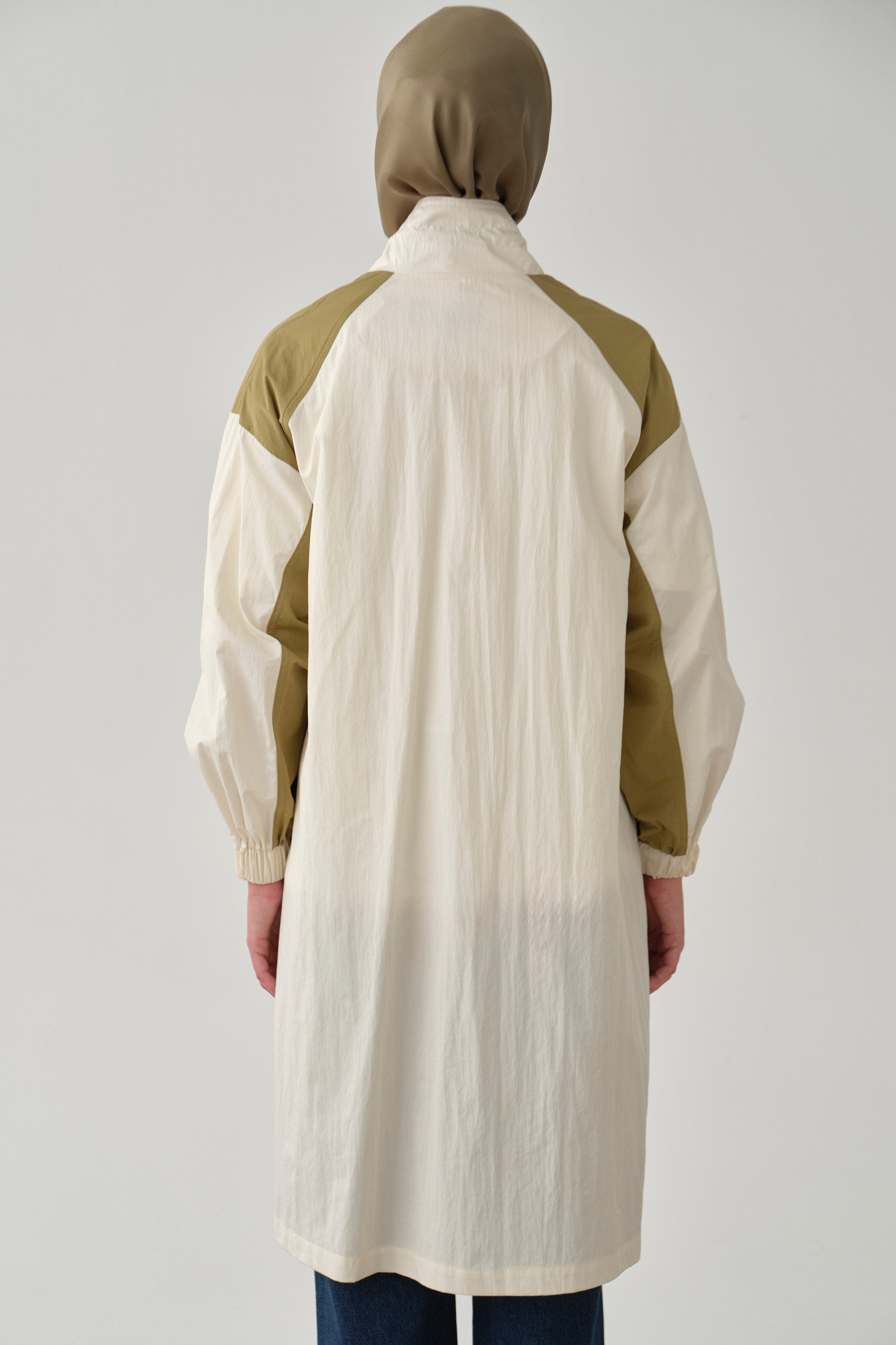 Kesik Detaylı Yağmurluk - Ekru - Olive TUGBA