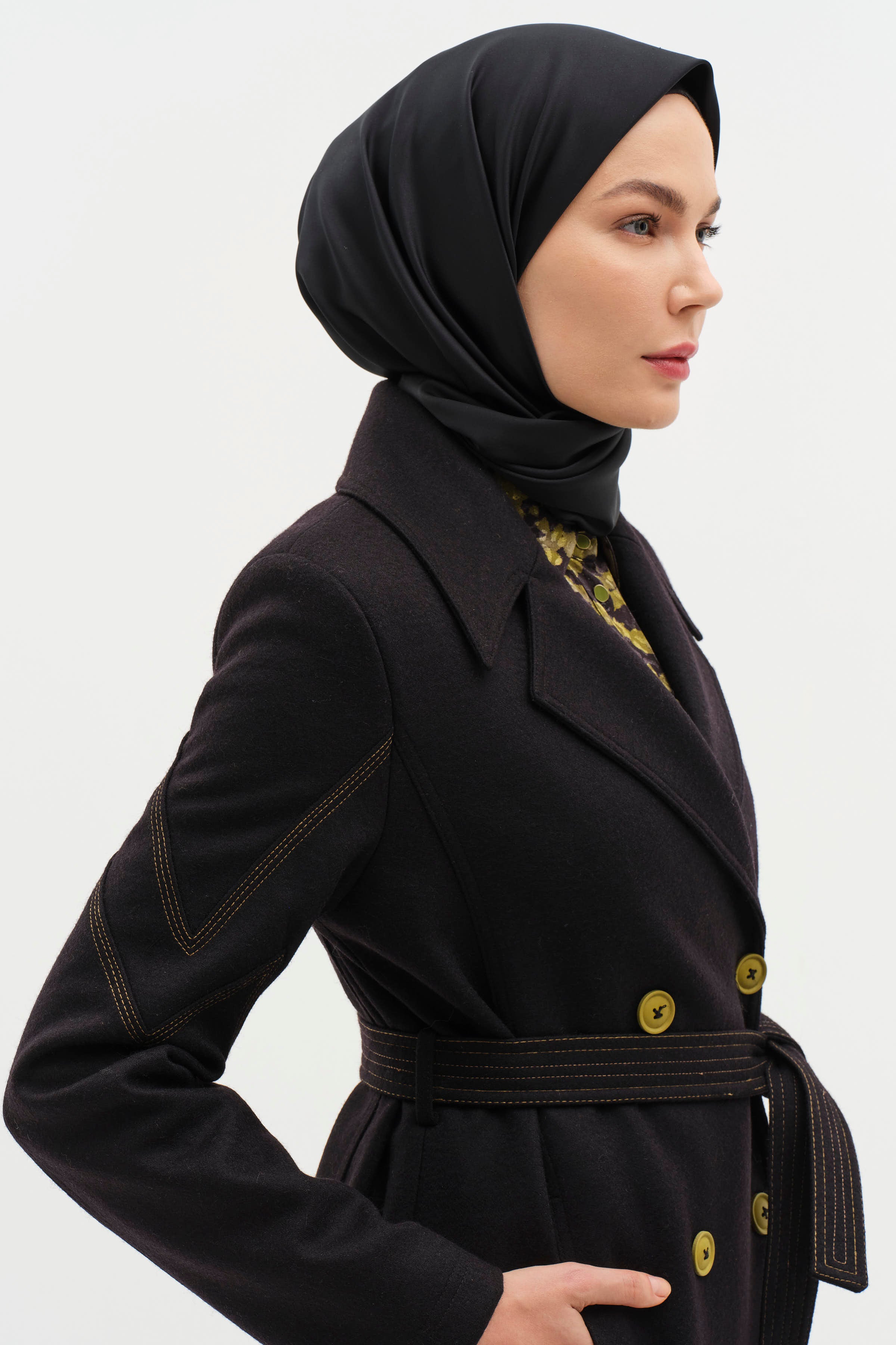 Kol Kesik Dikiş Detaylı Kruvaze Keçe Manto - Siyah TUGBA