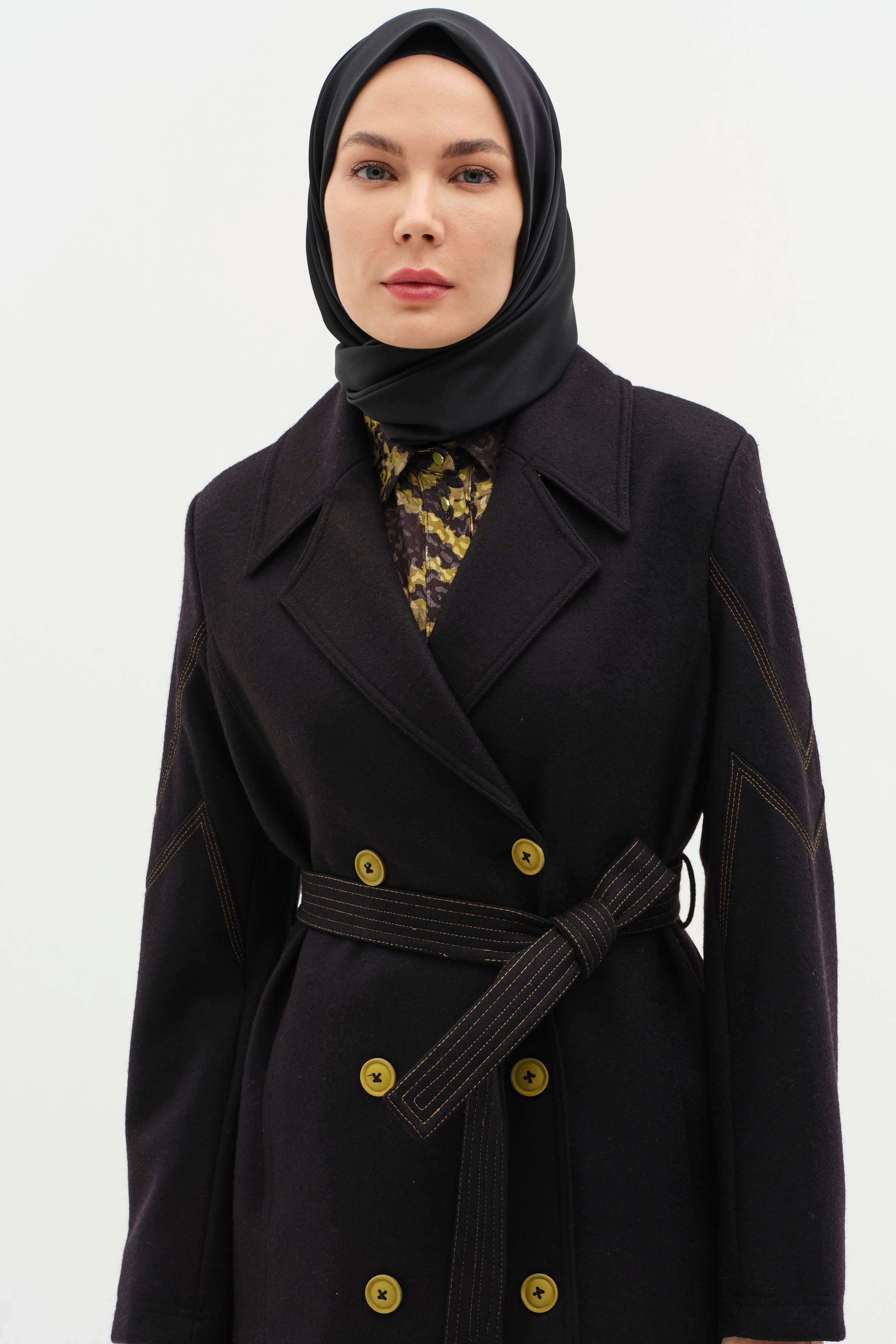 Kol Kesik Dikiş Detaylı Kruvaze Keçe Manto - Siyah TUGBA