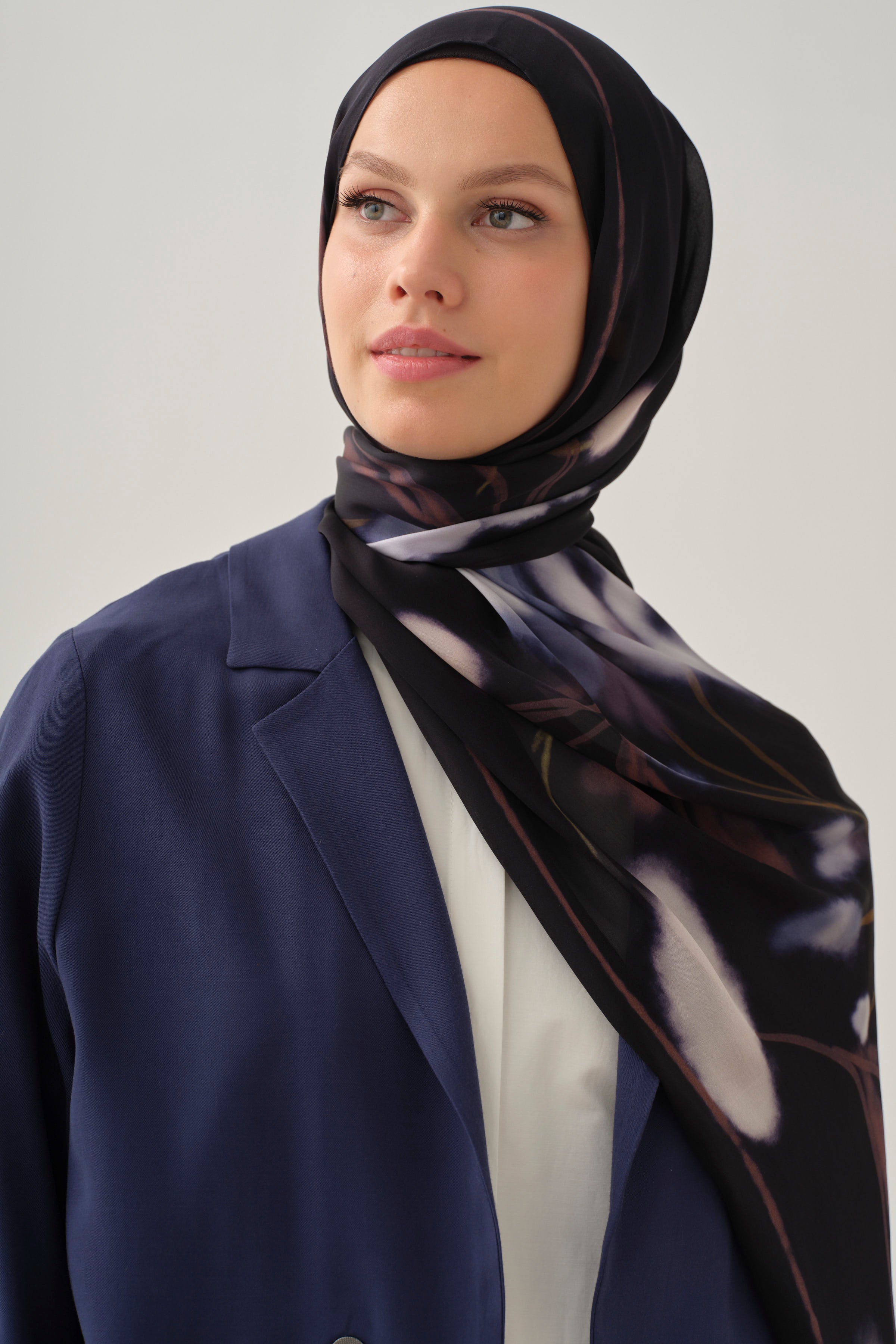 Kollar Bant Detaylı Yırtmaçlı Ceket - Lacivert TUGBA