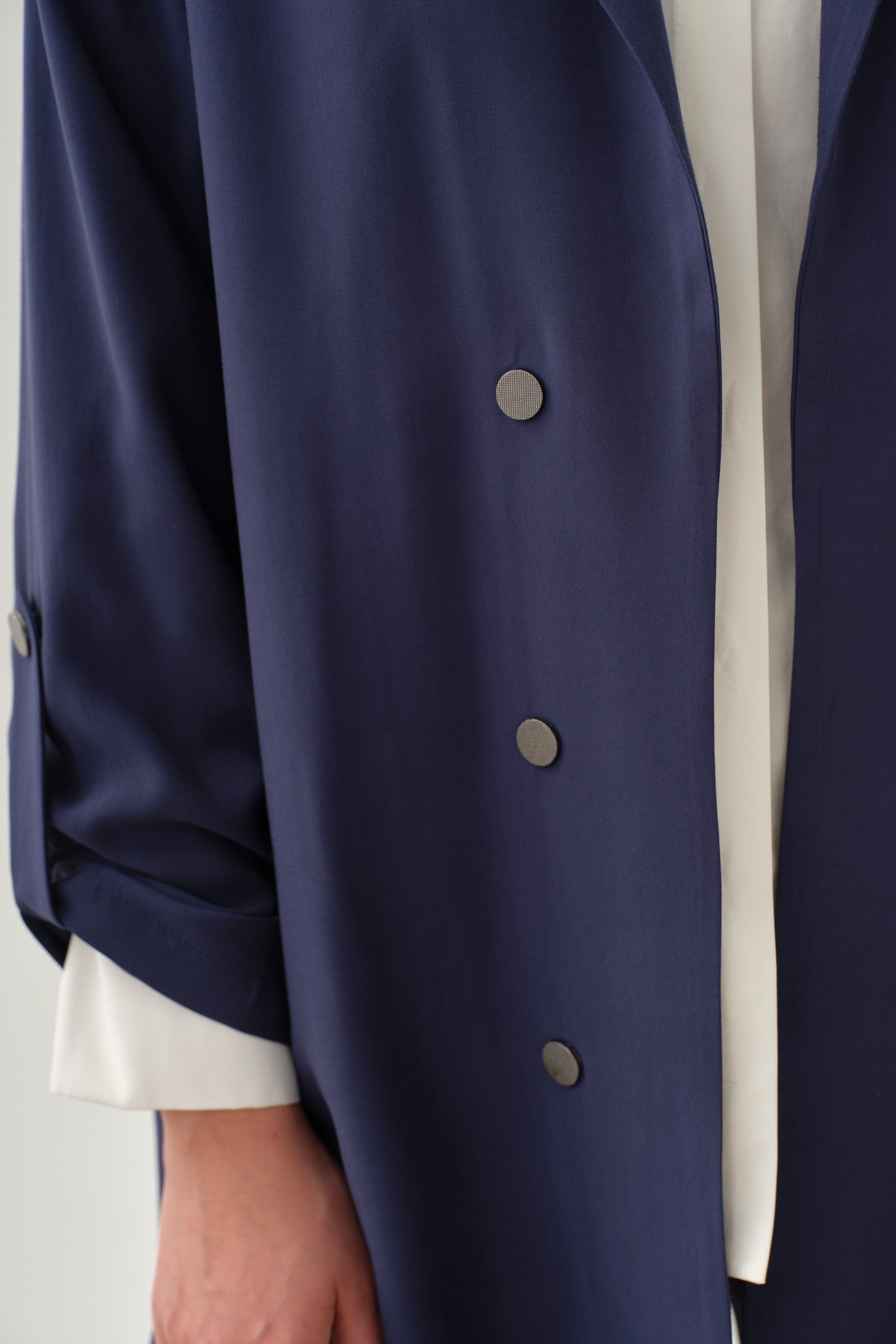 Kollar Bant Detaylı Yırtmaçlı Ceket - Lacivert TUGBA