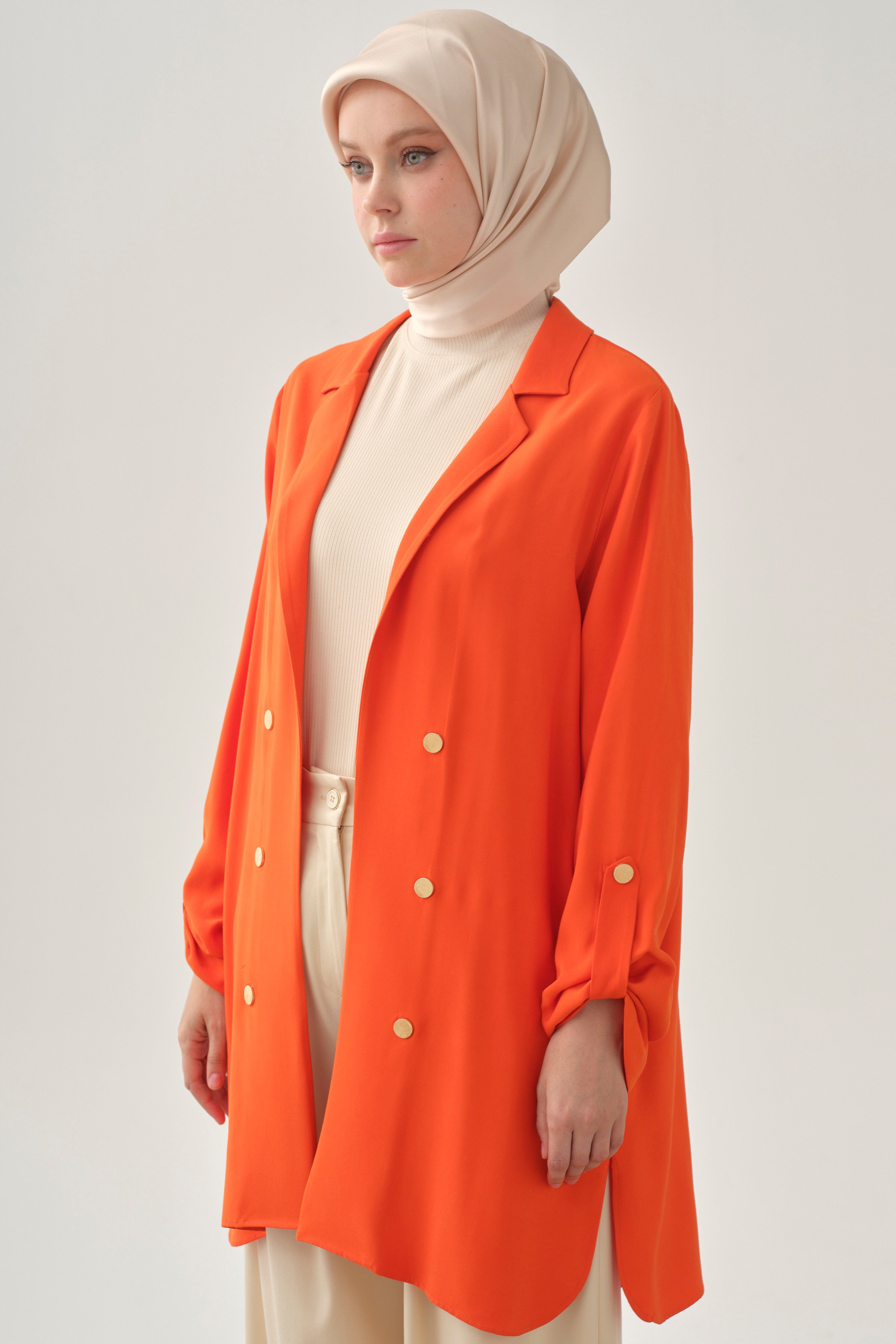 Kollar Bant Detaylı Yırtmaçlı Ceket - Mercan TUGBA