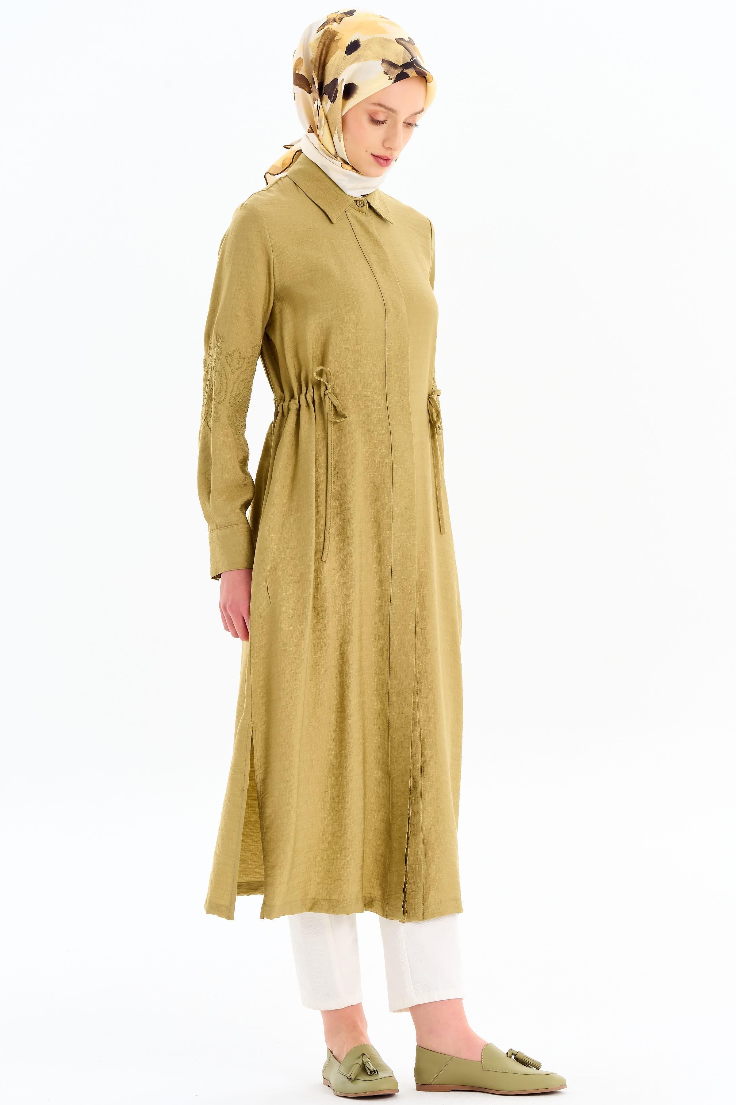 Kollar Nakış Detaylı Yırtmaçlı Giy-Çık - Haki TUGBA